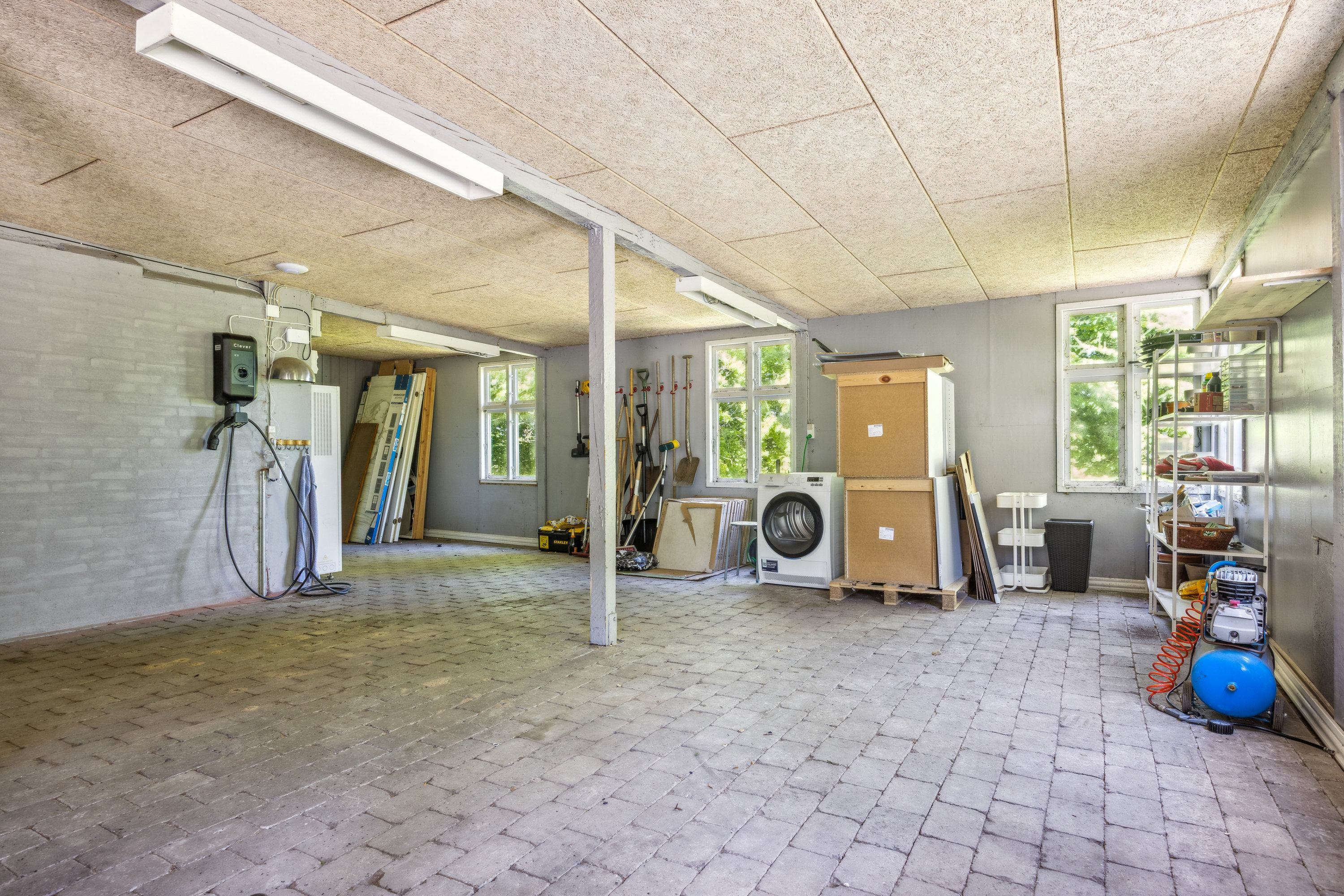 Fremhævet garage billede i fuldskærmstilstand. Billede af Vråvej 1A, 9510 Arden