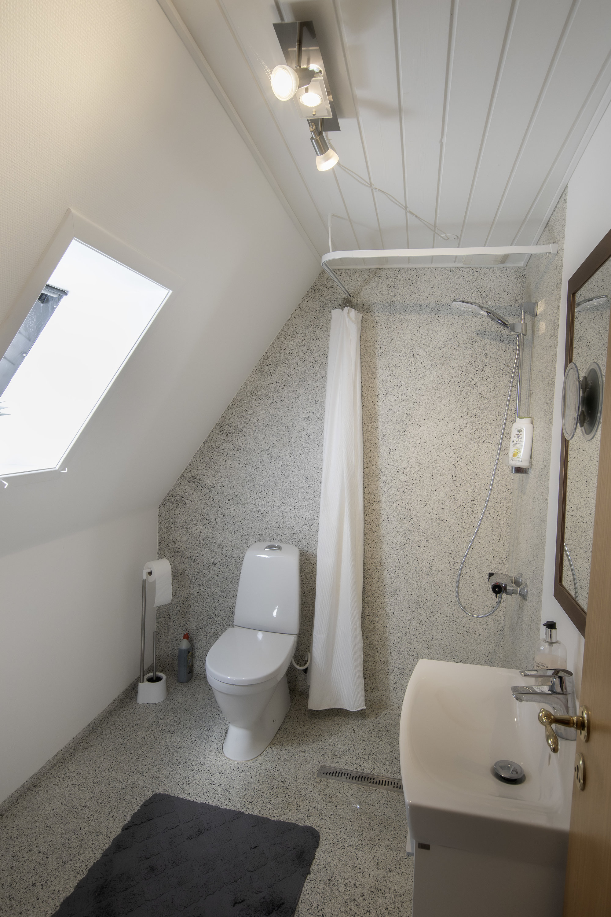 Fremhævet badeværelse billede i fuldskærmstilstand. Billede af Puggaardsgade 6, 6760 Ribe