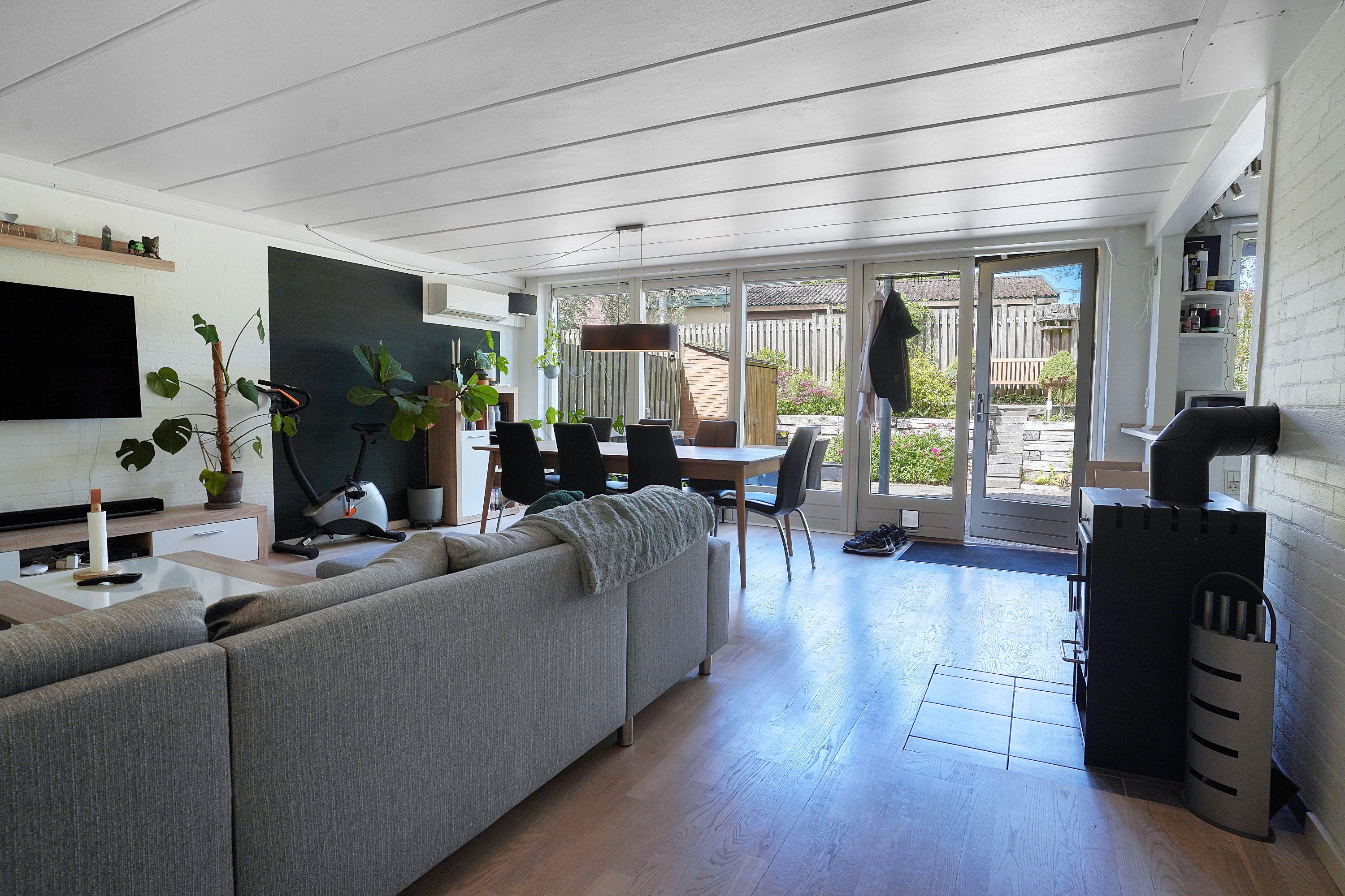 Fremhævet stue billede i fuldskærmstilstand. Billede af Frederiksborgvej 4A, 3450 Allerød