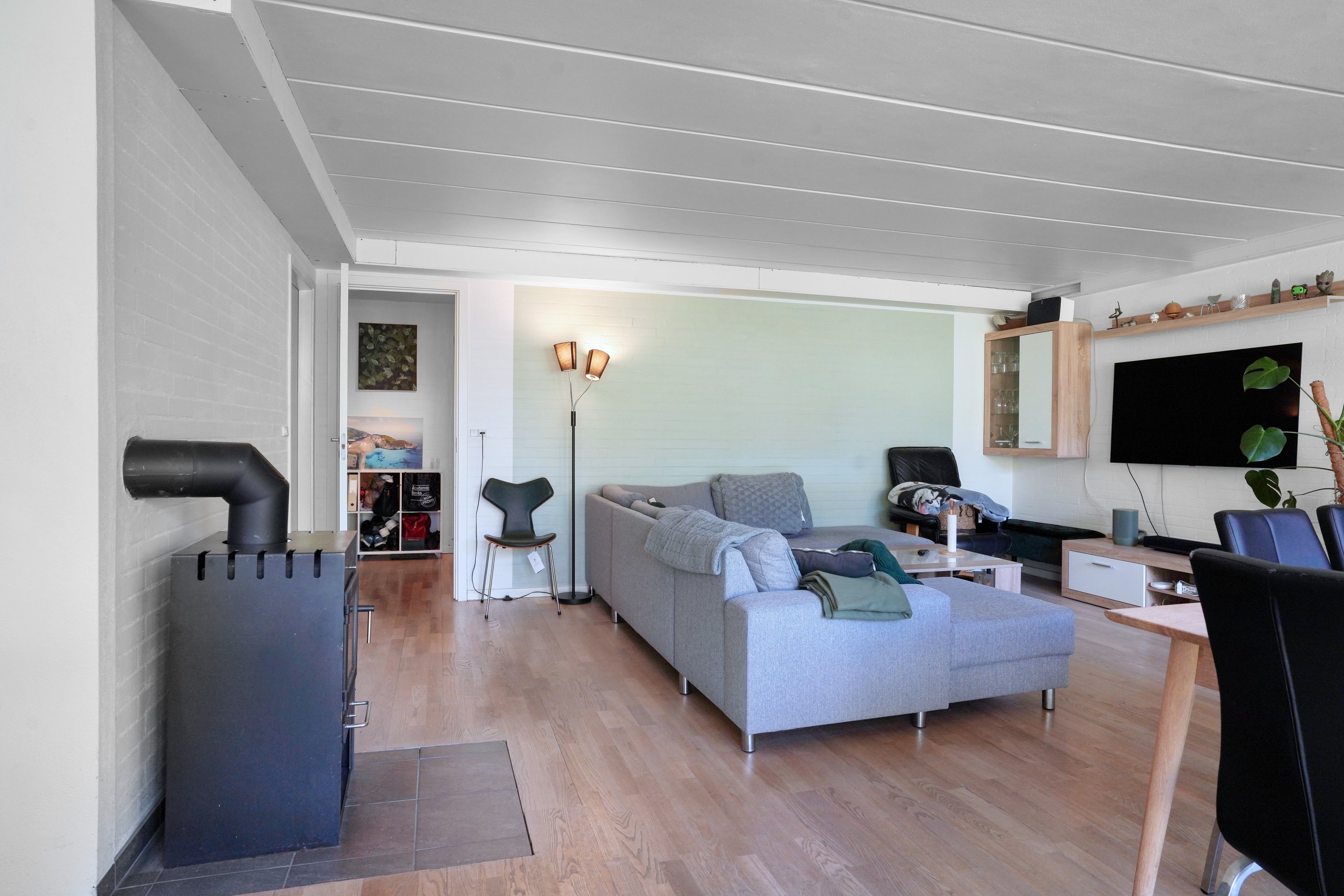 Fremhævet stue billede i fuldskærmstilstand. Billede af Frederiksborgvej 4A, 3450 Allerød