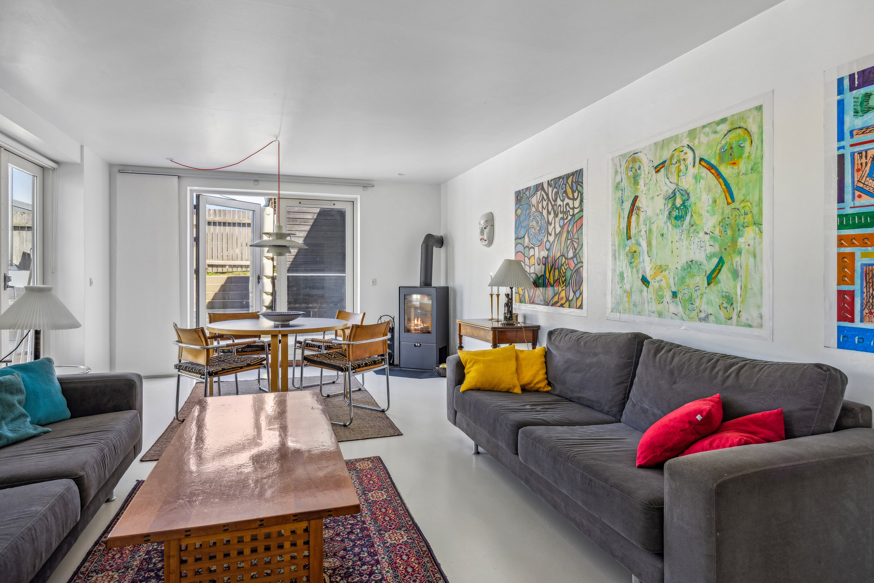 Fremhævet stue billede i fuldskærmstilstand. Billede af Holmbjergvej 54, Knebelbro, 8420 Knebel