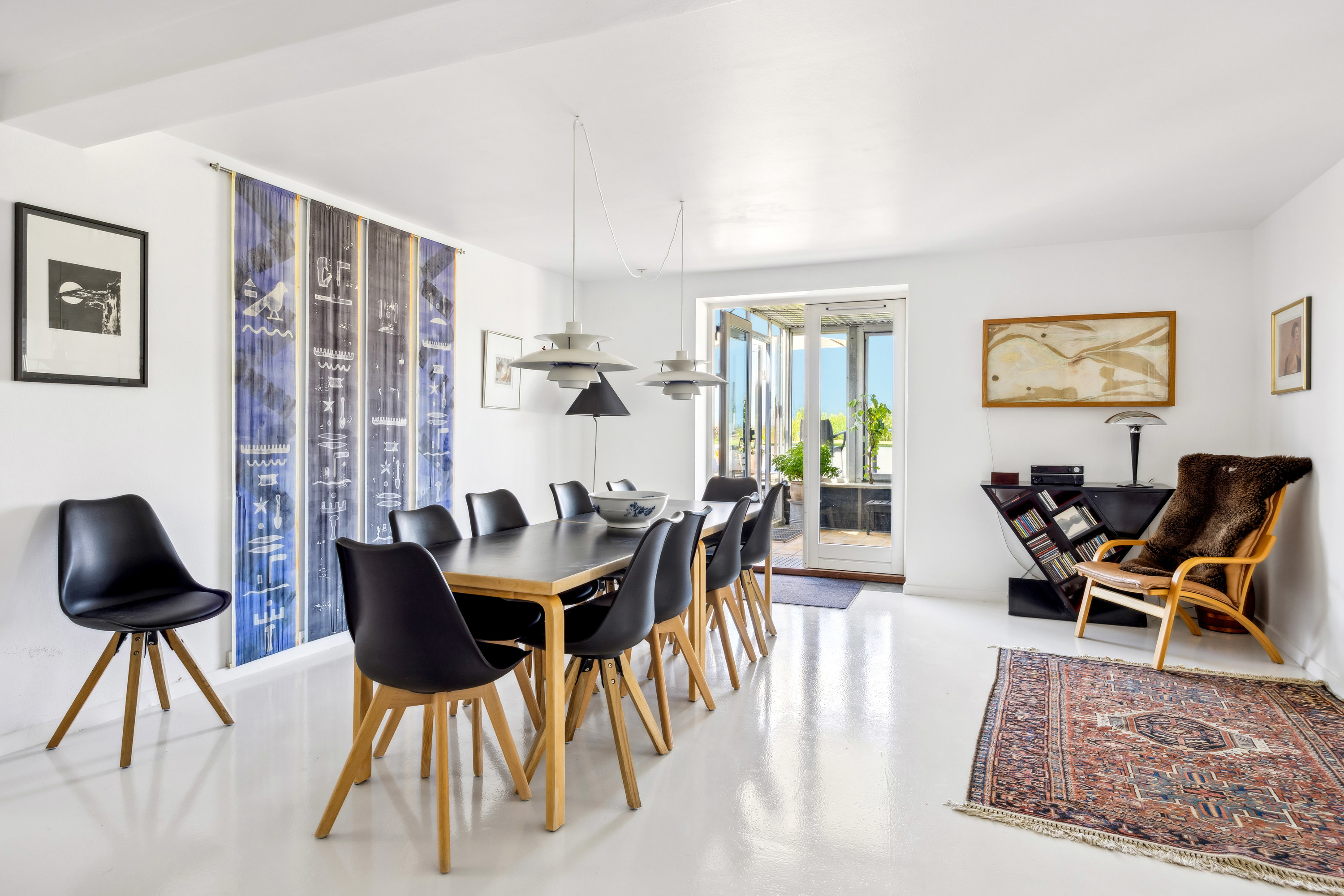 Fremhævet stue billede i fuldskærmstilstand. Billede af Holmbjergvej 54, Knebelbro, 8420 Knebel