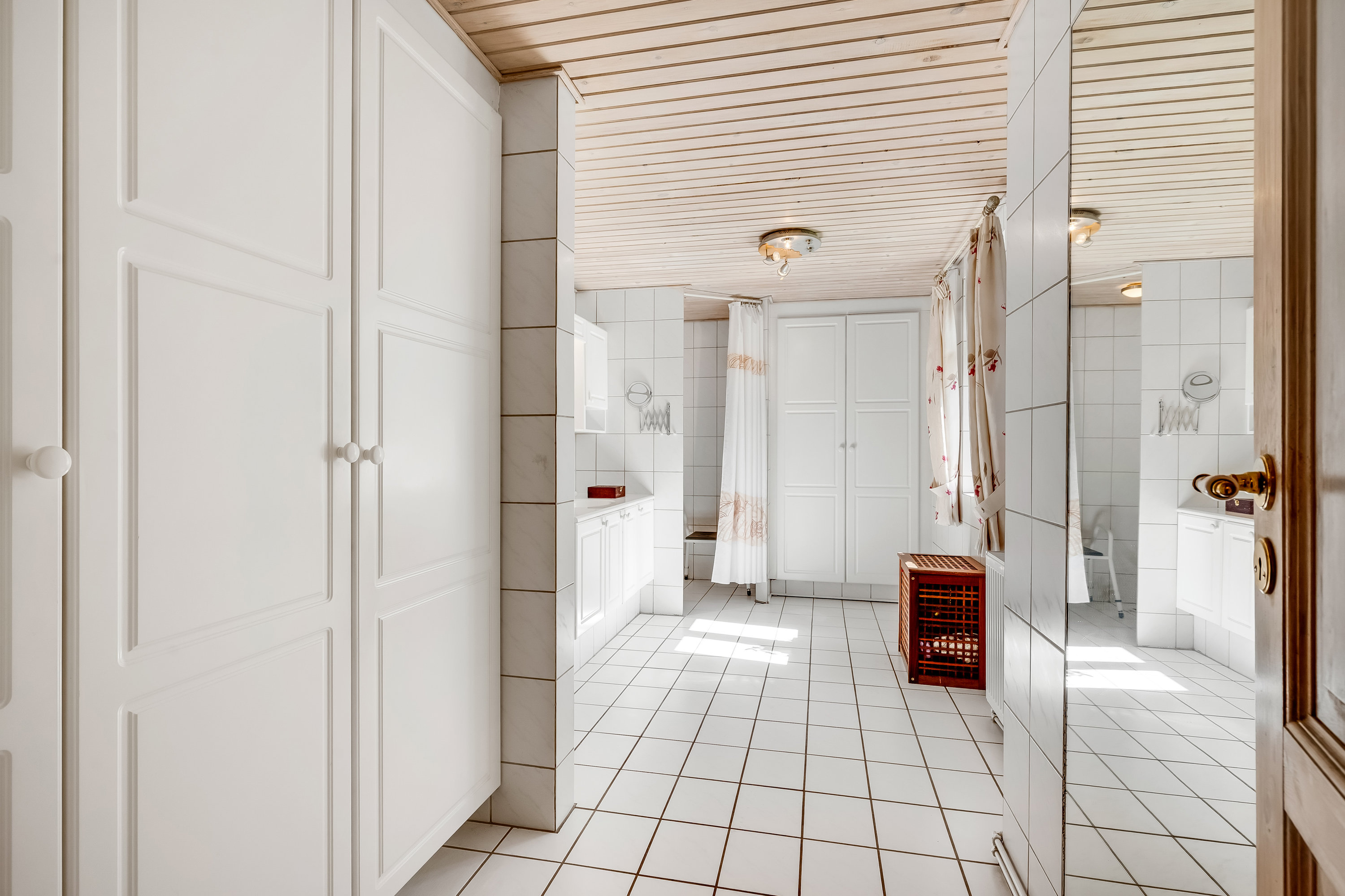 Fremhævet badeværelse billede i fuldskærmstilstand. Billede af Brunsgårdvej 2, Nørlem, 7620 Lemvig