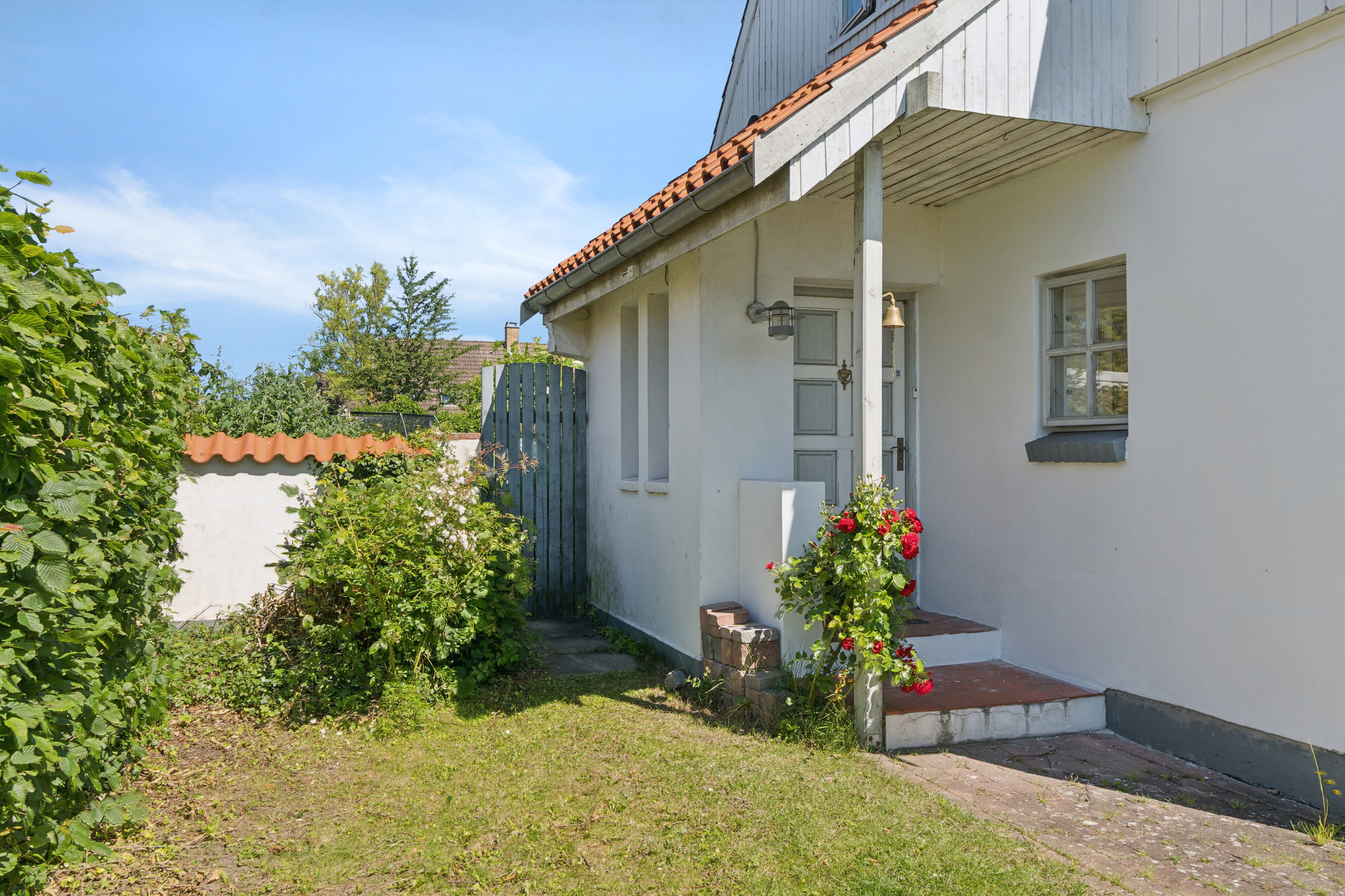 Fremhævet udendørs billede i fuldskærmstilstand. Billede af Risbjerggårds Alle 13, 2650 Hvidovre