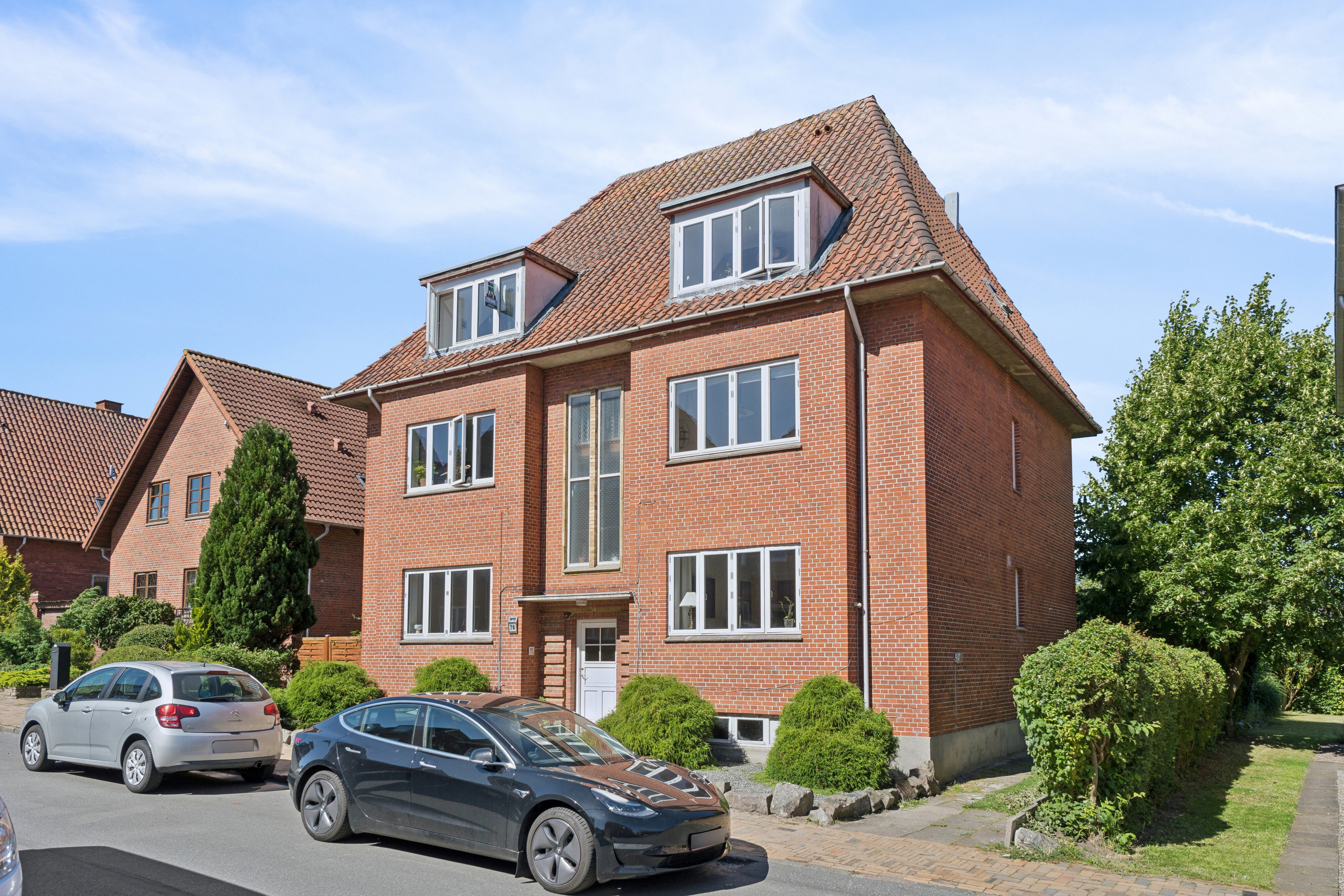 Fremhævet set fra vejen billede i fuldskærmstilstand. Billede af Holmehusvej 70, 2. tv., 5000 Odense C