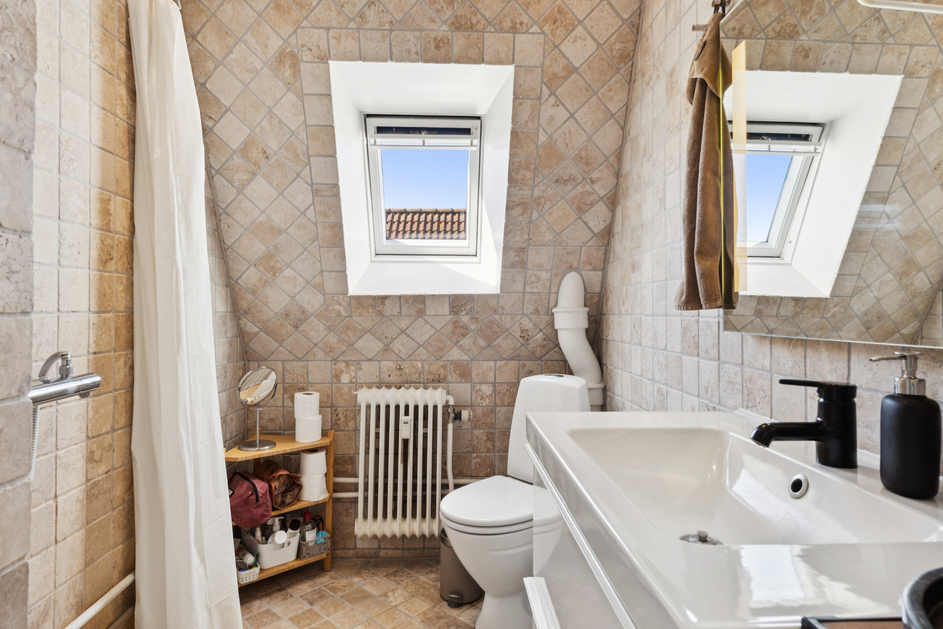 Fremhævet badeværelse billede i fuldskærmstilstand. Billede af Holmehusvej 70, 2. tv., 5000 Odense C