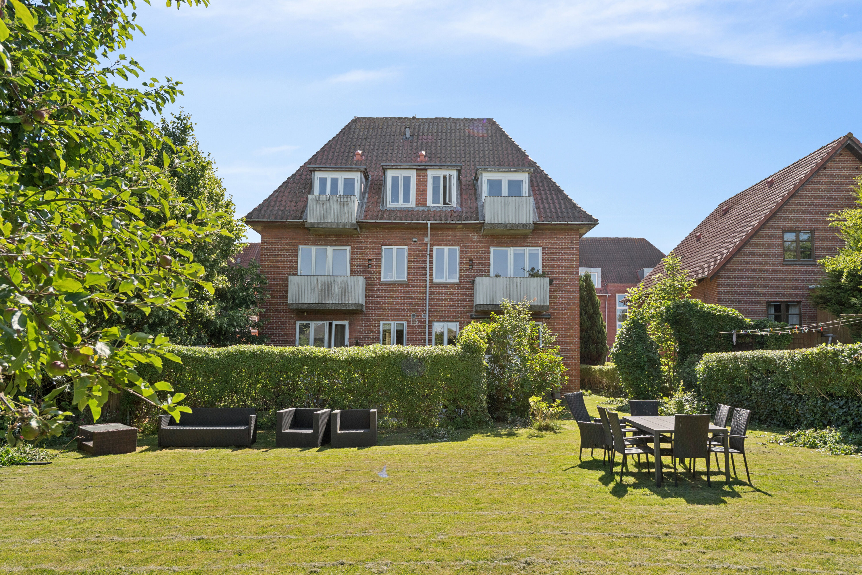 Fremhævet set fra haven billede i fuldskærmstilstand. Billede af Holmehusvej 70, 2. tv., 5000 Odense C