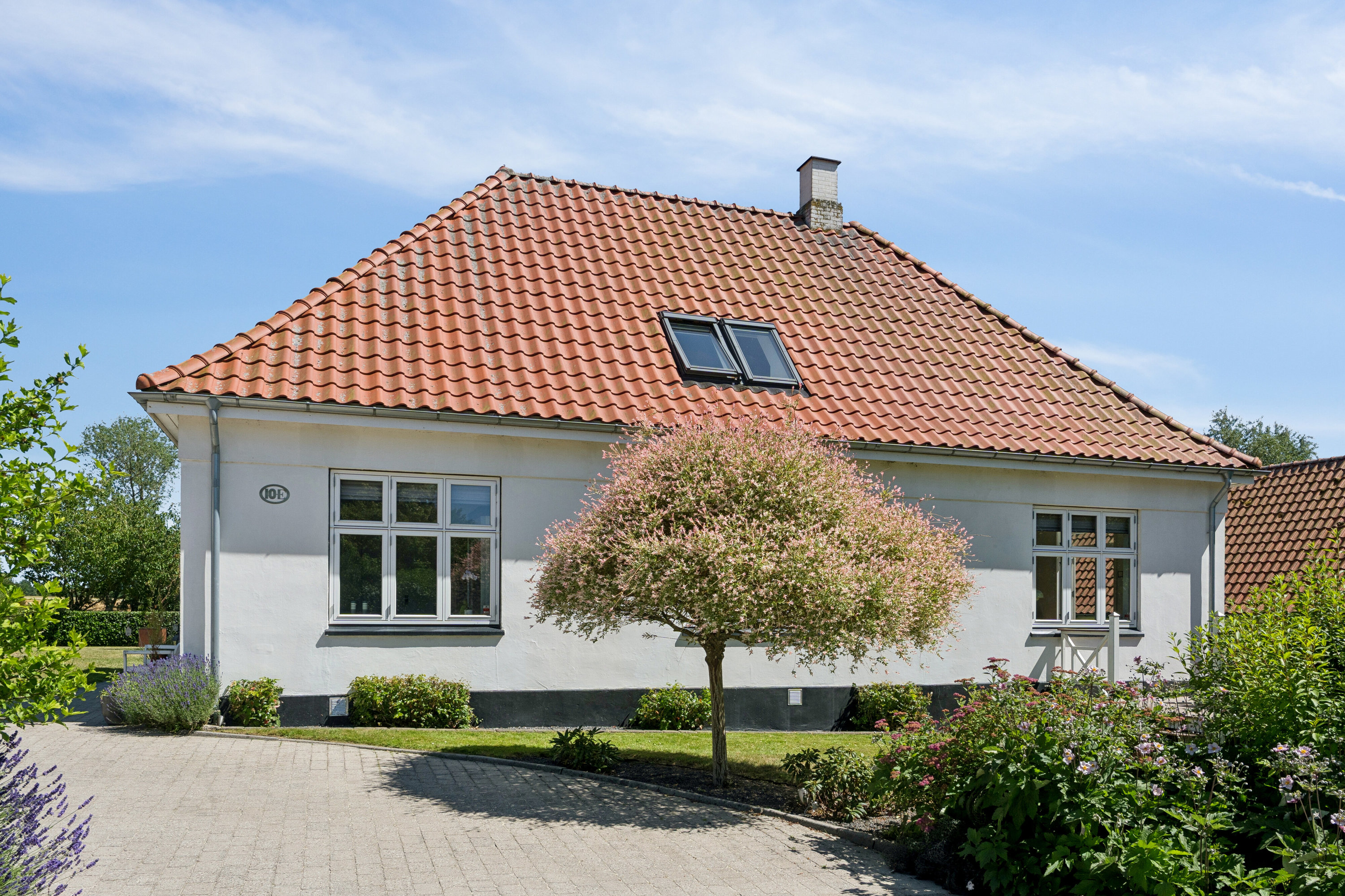 Miniaturebillede 1: set fra vejen. Billede af Førslev Kirkestræde 10E, Førslev, 4690 Haslev