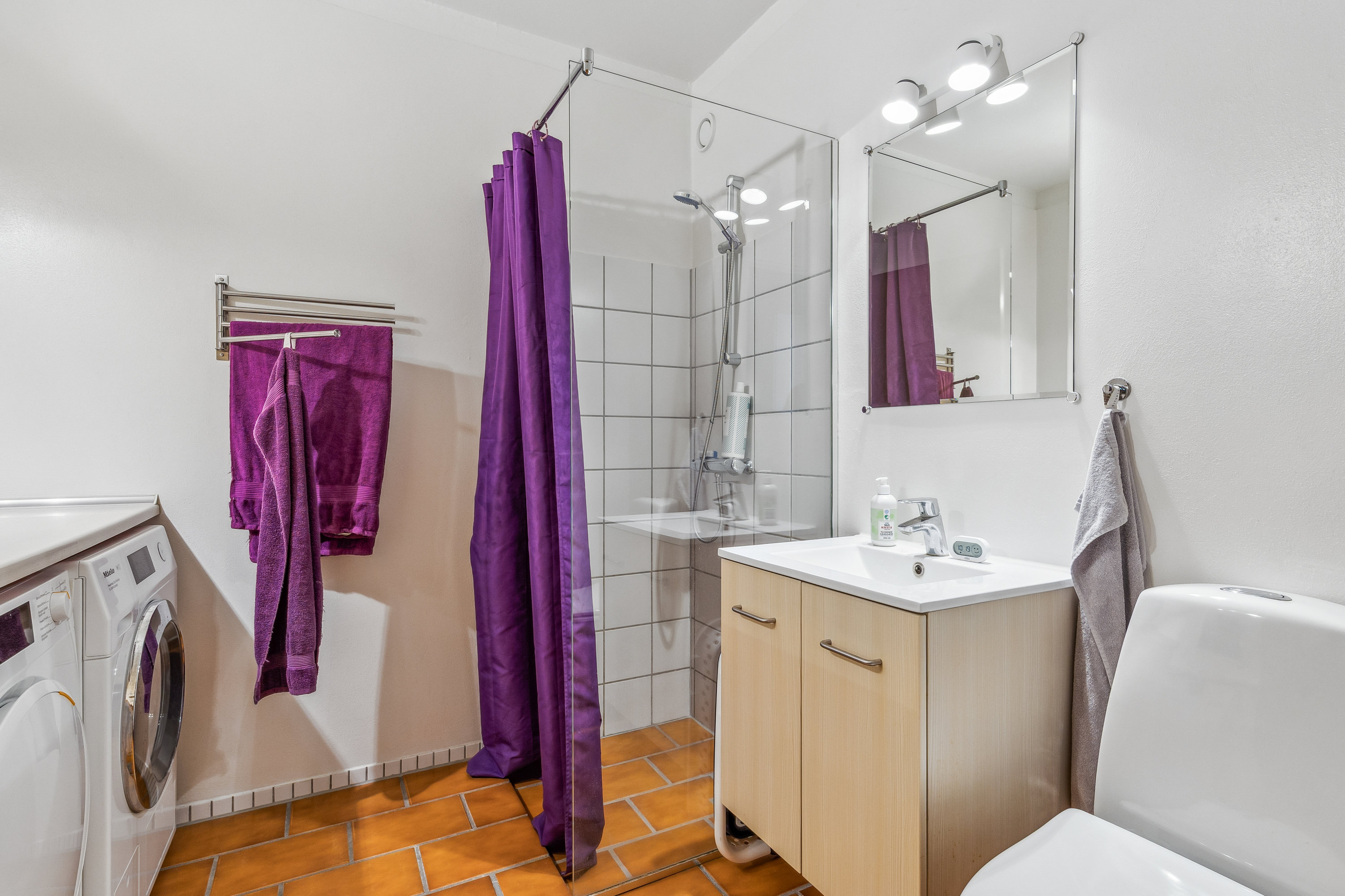 Fremhævet badeværelse billede i fuldskærmstilstand. Billede af Æblerosevej 13, st.. tv., 8500 Grenaa