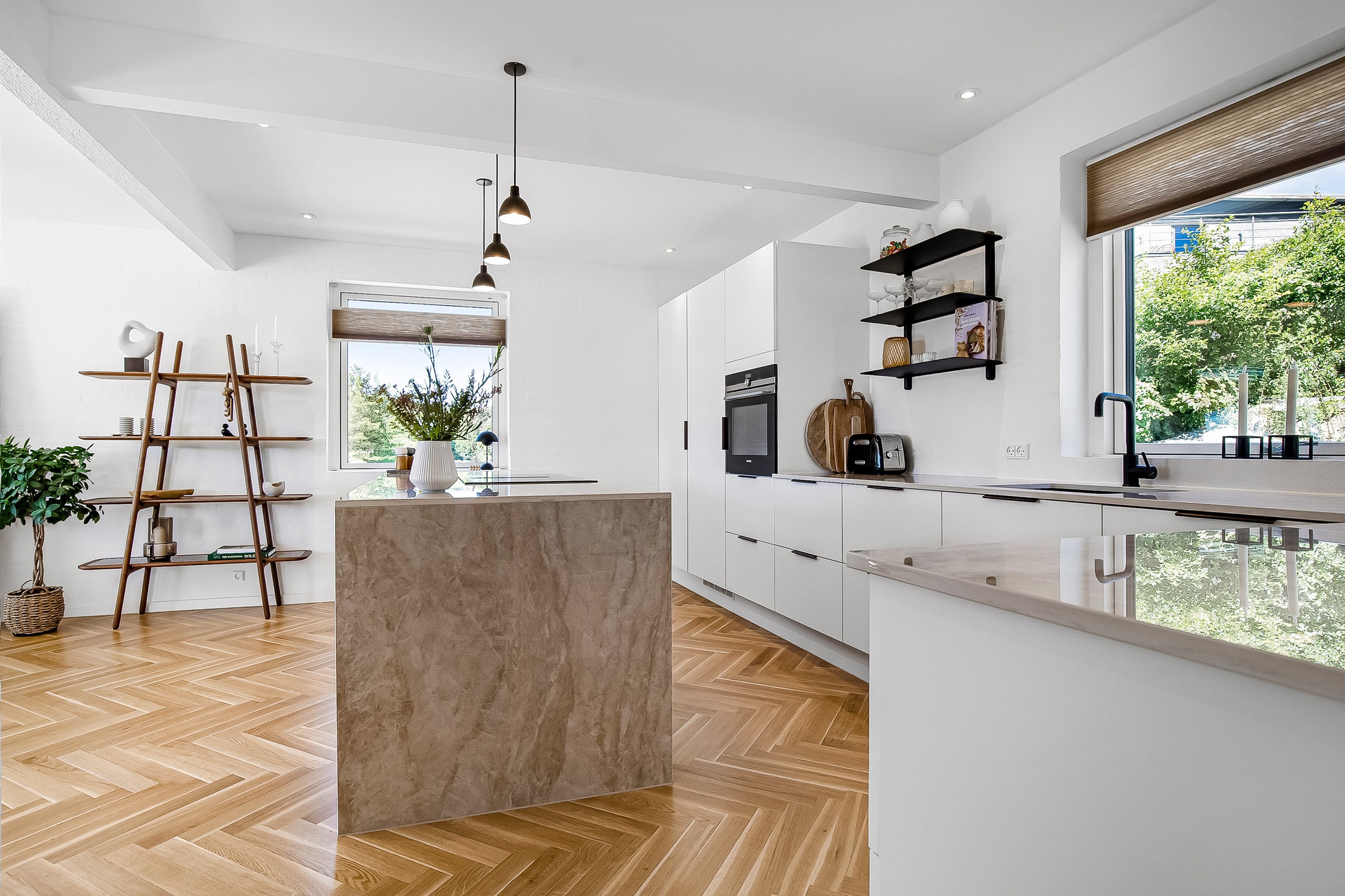 Fremhævet køkken billede i fuldskærmstilstand. Billede af Mosebakken 3, Bredballe, 7120 Vejle Øst