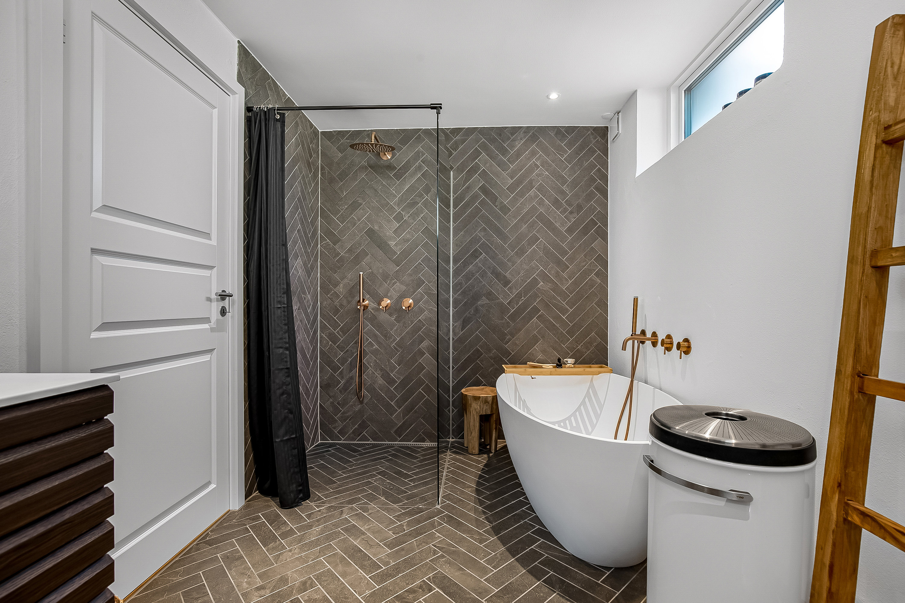 Fremhævet badeværelse billede i fuldskærmstilstand. Billede af Mosebakken 3, Bredballe, 7120 Vejle Øst