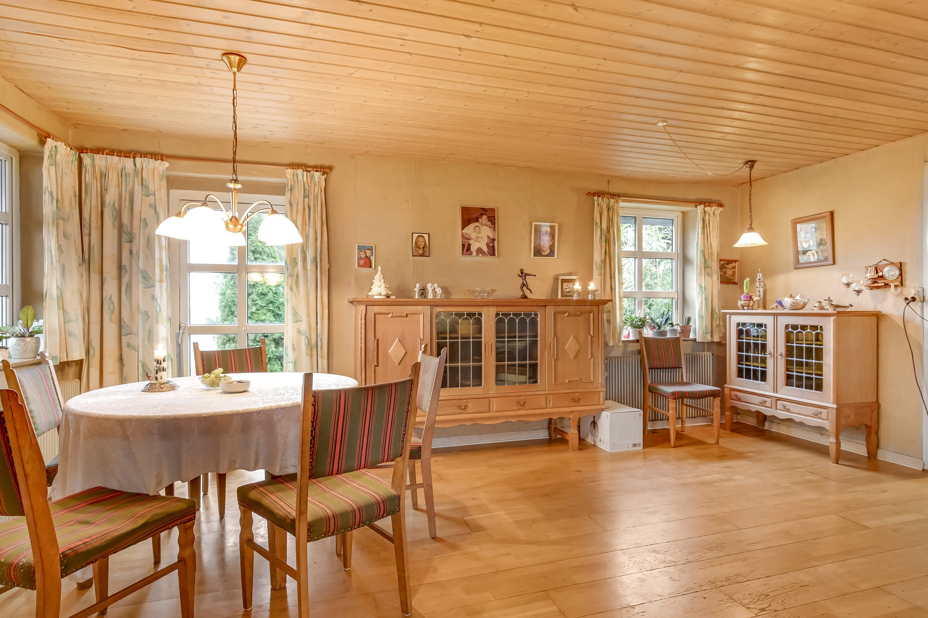 Fremhævet stue billede i fuldskærmstilstand. Billede af Hevringholmvej 6, Vivild, 8961 Allingåbro