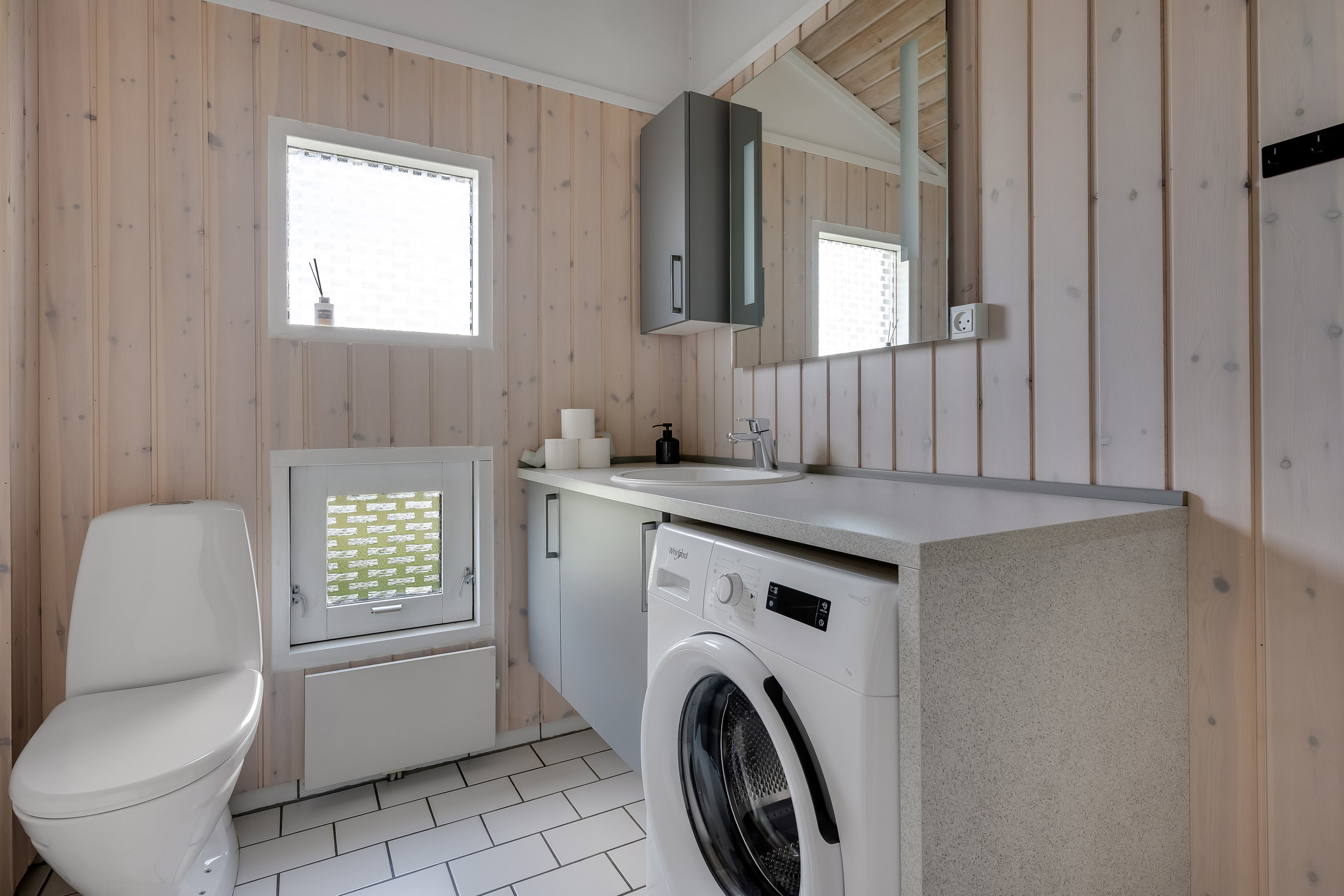 Fremhævet badeværelse billede i fuldskærmstilstand. Billede af Gyvelvej 8, Tørring, 7620 Lemvig