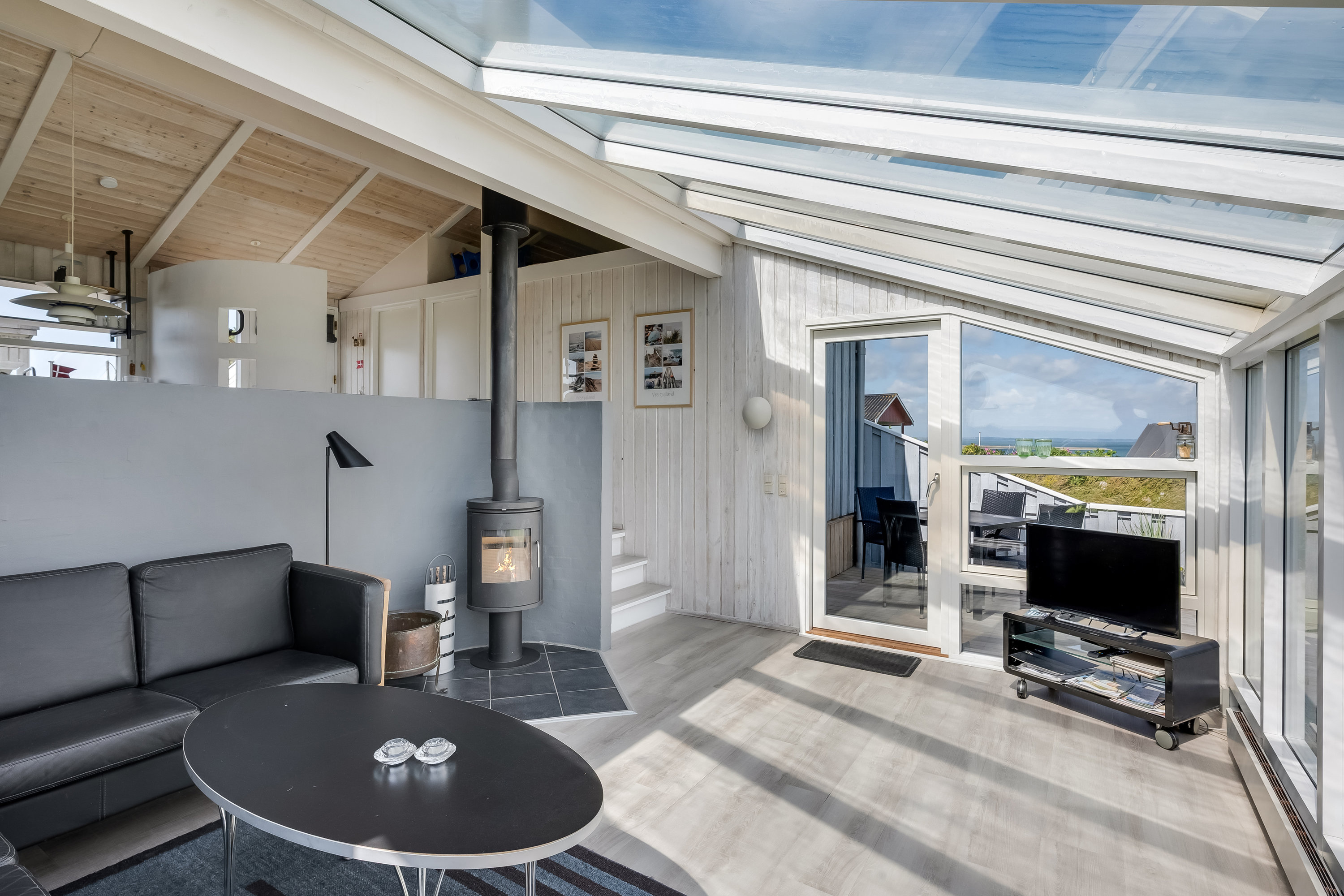 Fremhævet stue billede i fuldskærmstilstand. Billede af Gyvelvej 8, Tørring, 7620 Lemvig