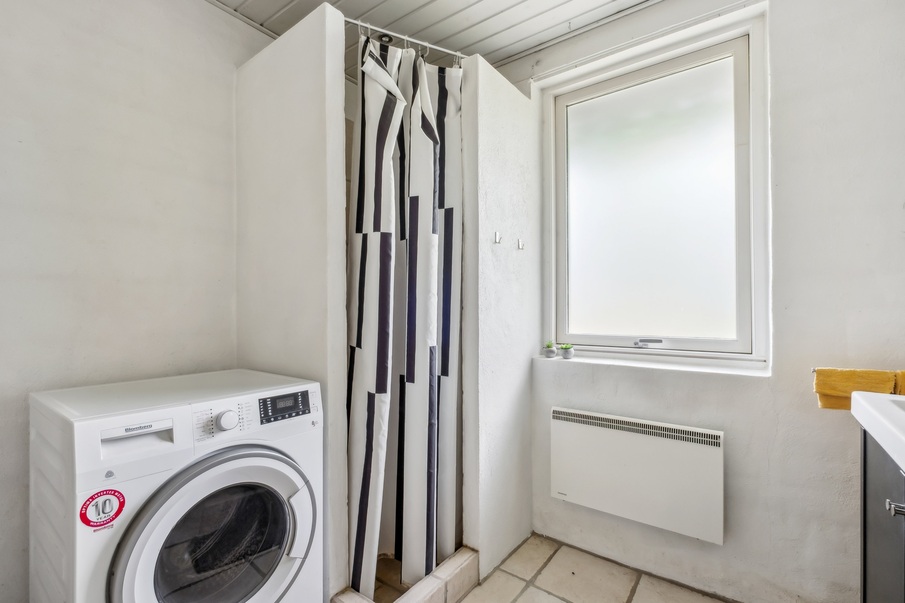 Fremhævet badeværelse billede i fuldskærmstilstand. Billede af Hægvej 4, 8250 Egå