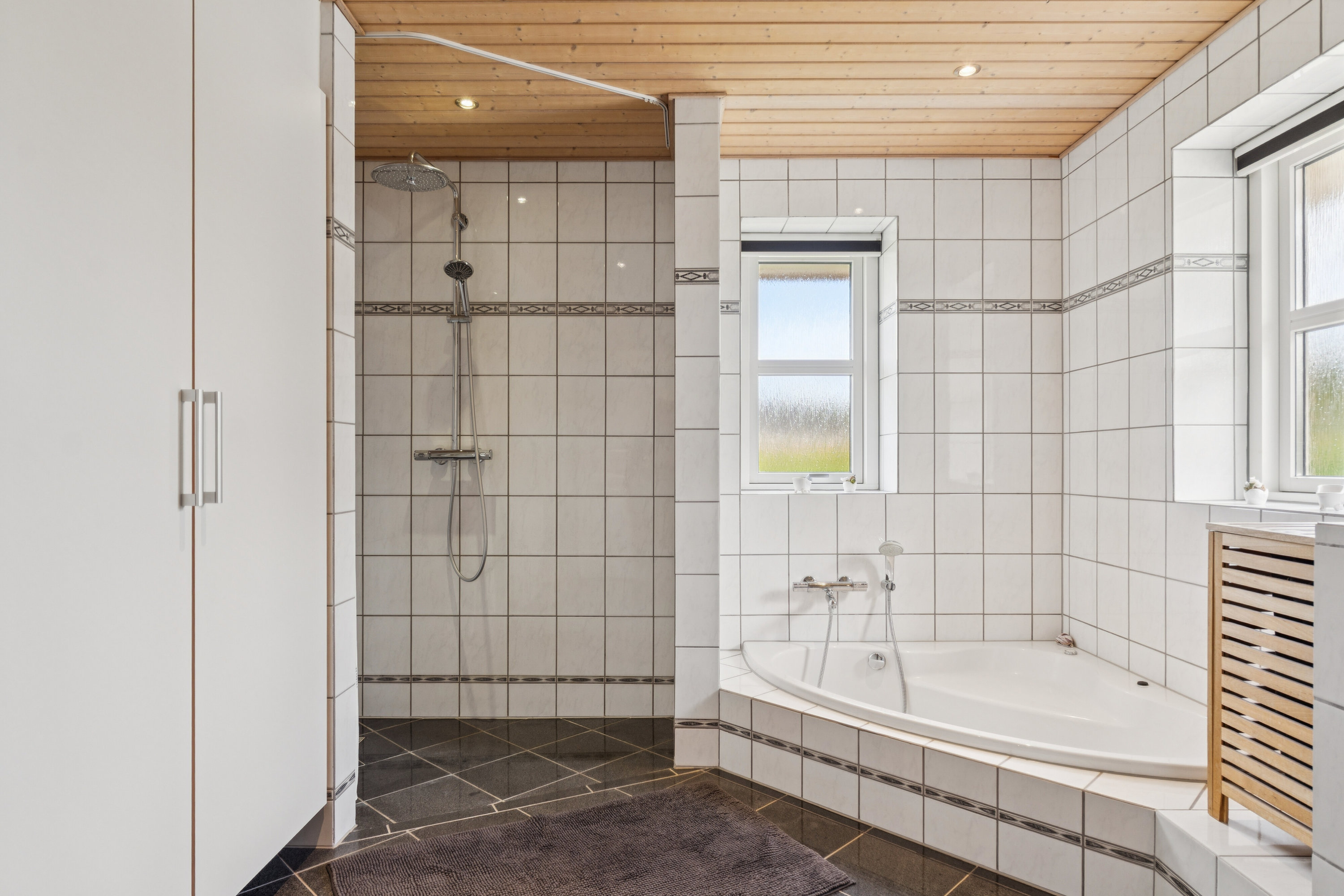 Fremhævet badeværelse billede i fuldskærmstilstand. Billede af Bakkegårds Allé 71, 5550 Langeskov