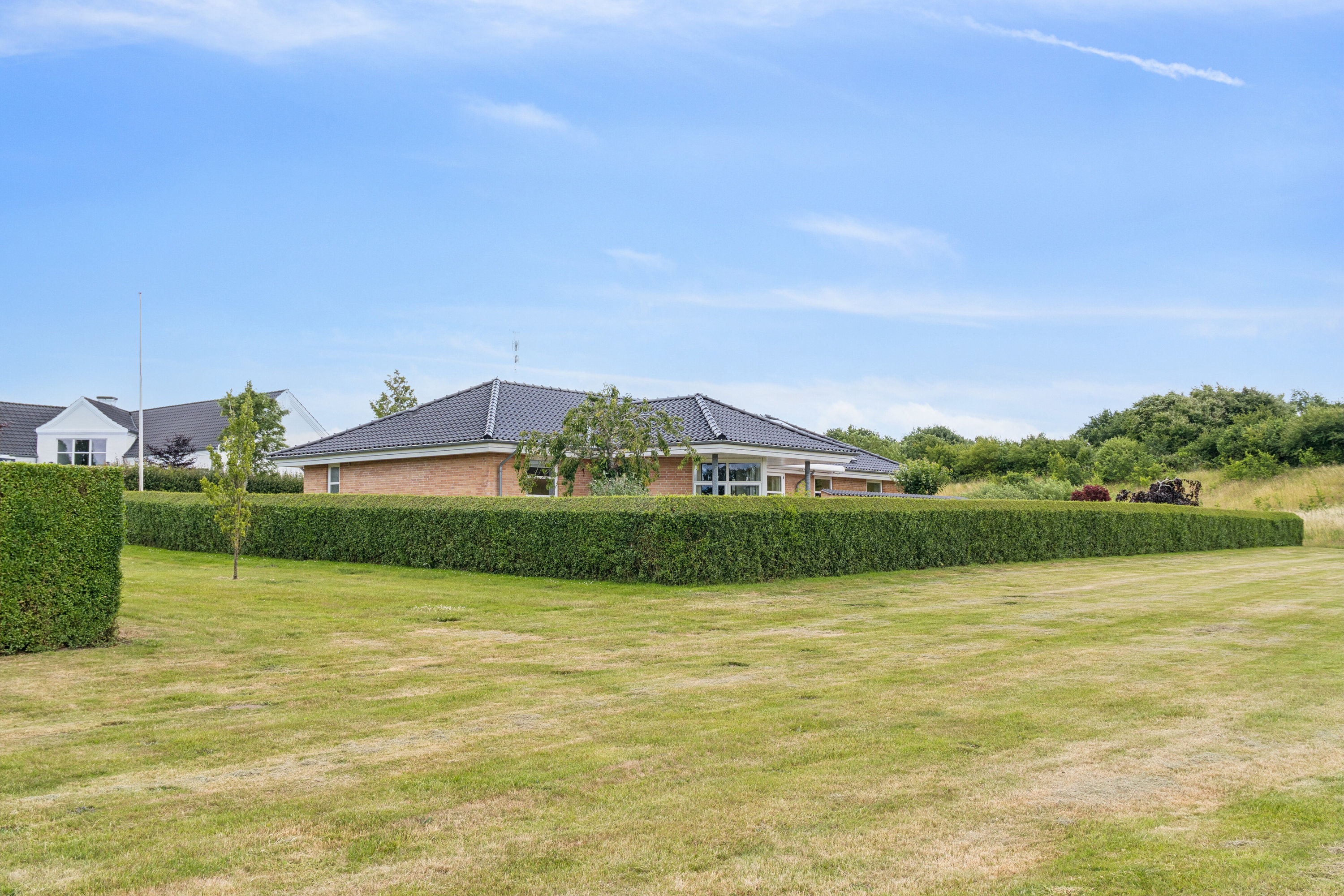 Fremhævet set fra haven billede i fuldskærmstilstand. Billede af Bakkegårds Allé 71, 5550 Langeskov