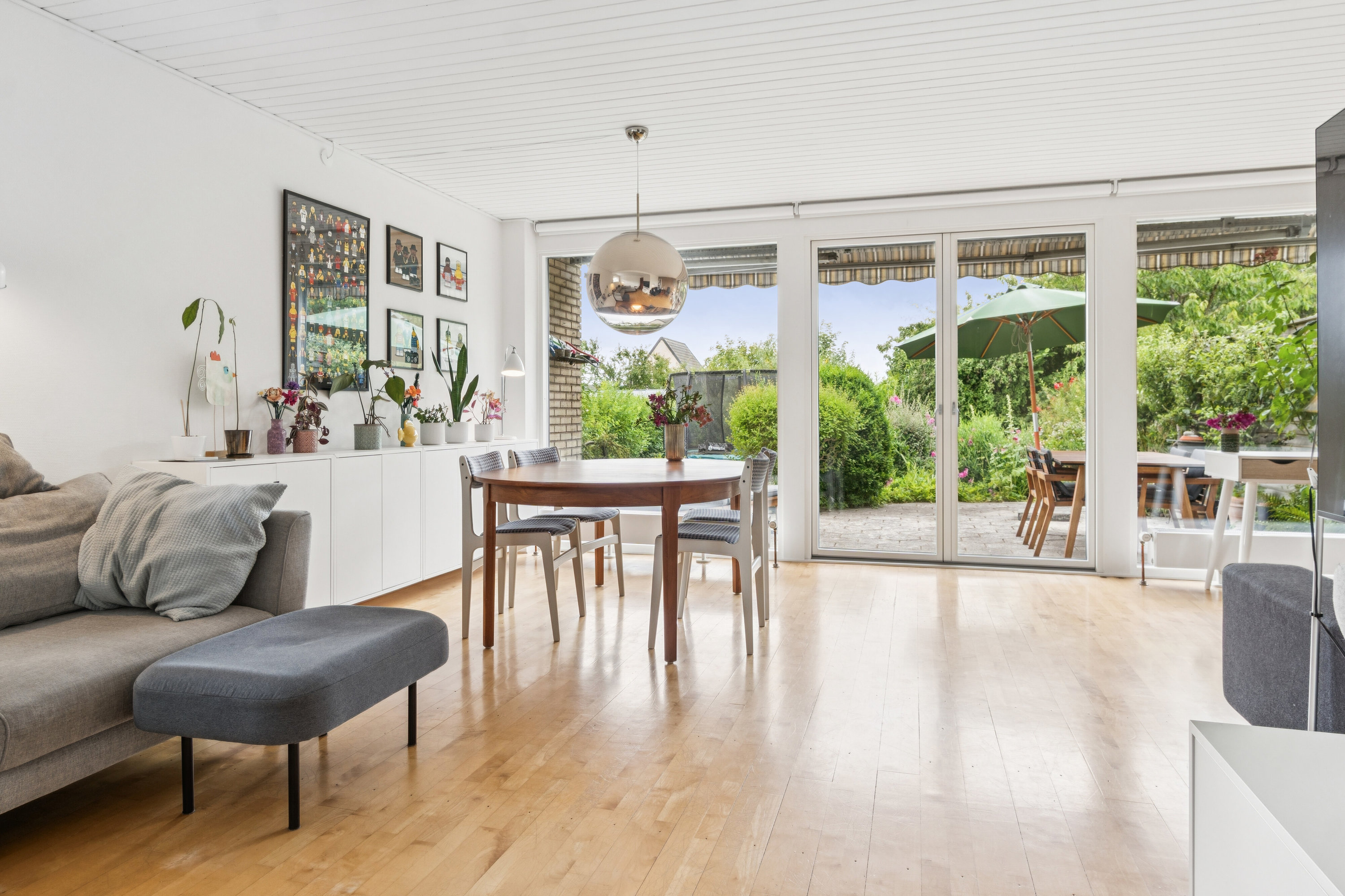 Fremhævet stue billede i fuldskærmstilstand. Billede af Doktor Willesvej 11A, 2650 Hvidovre