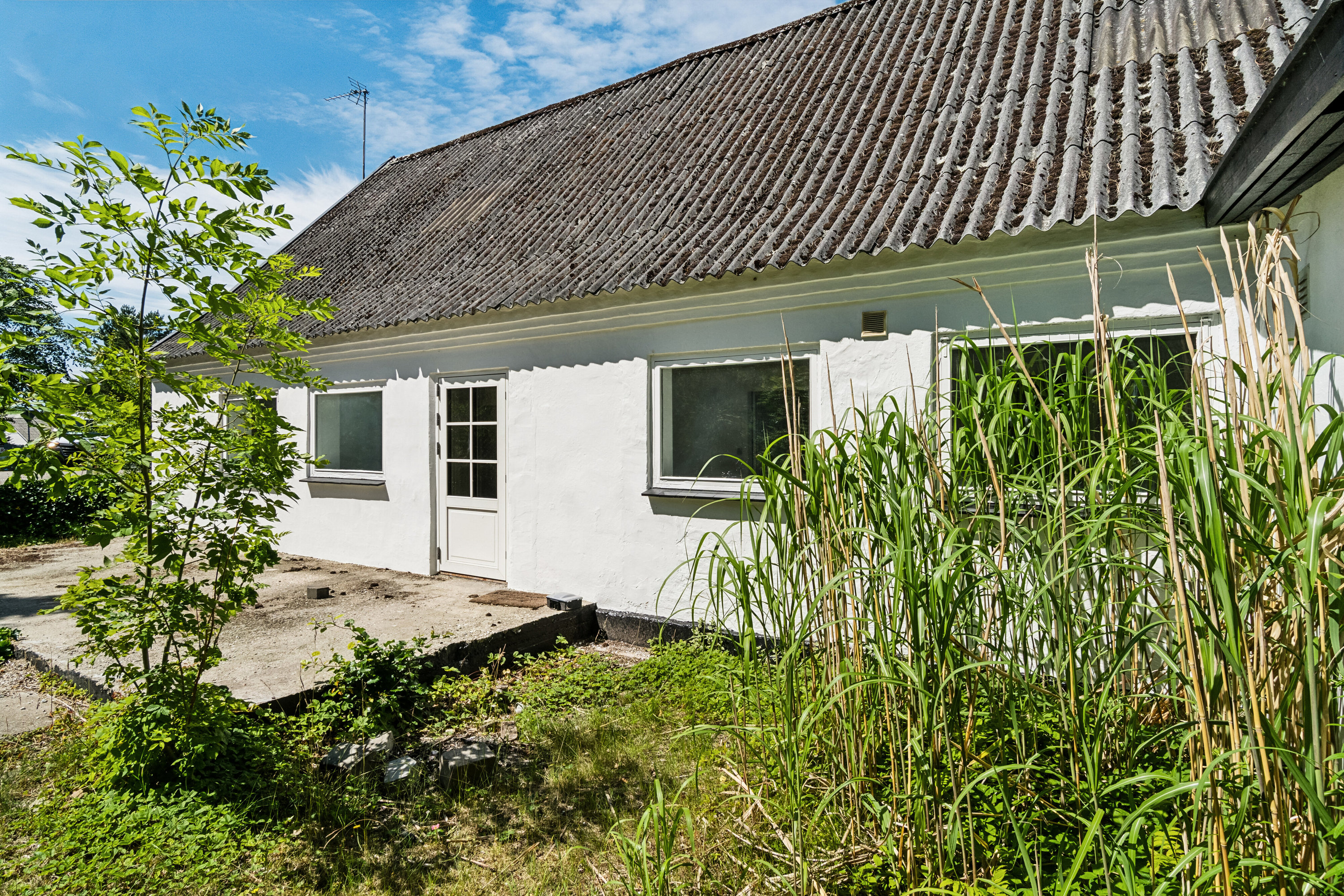 Miniaturebillede 1: set fra haven. Billede af Klintvej 2, Nyrup, 4500 Nykøbing Sj