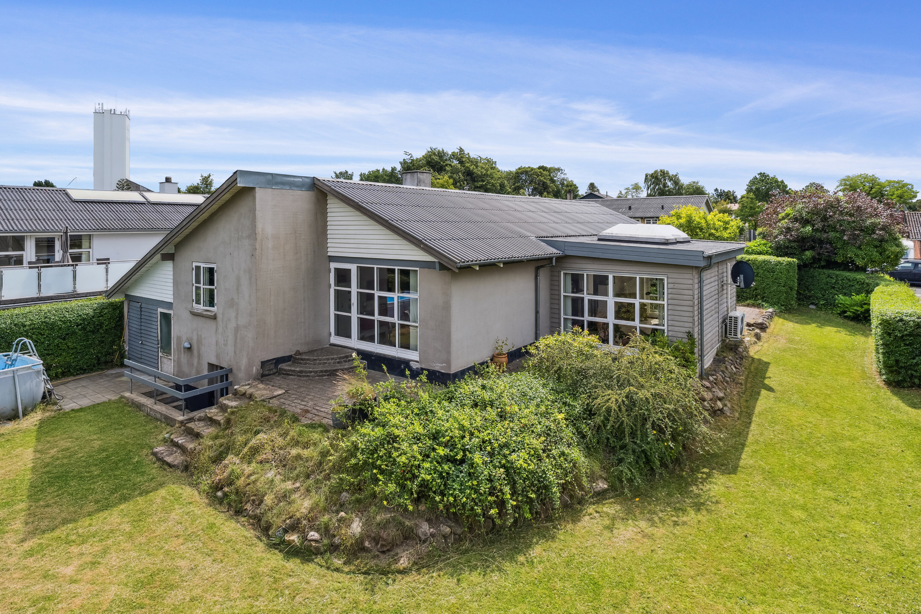 Fremhævet set fra haven billede i fuldskærmstilstand. Billede af Rugvænget 16, 8653 Them