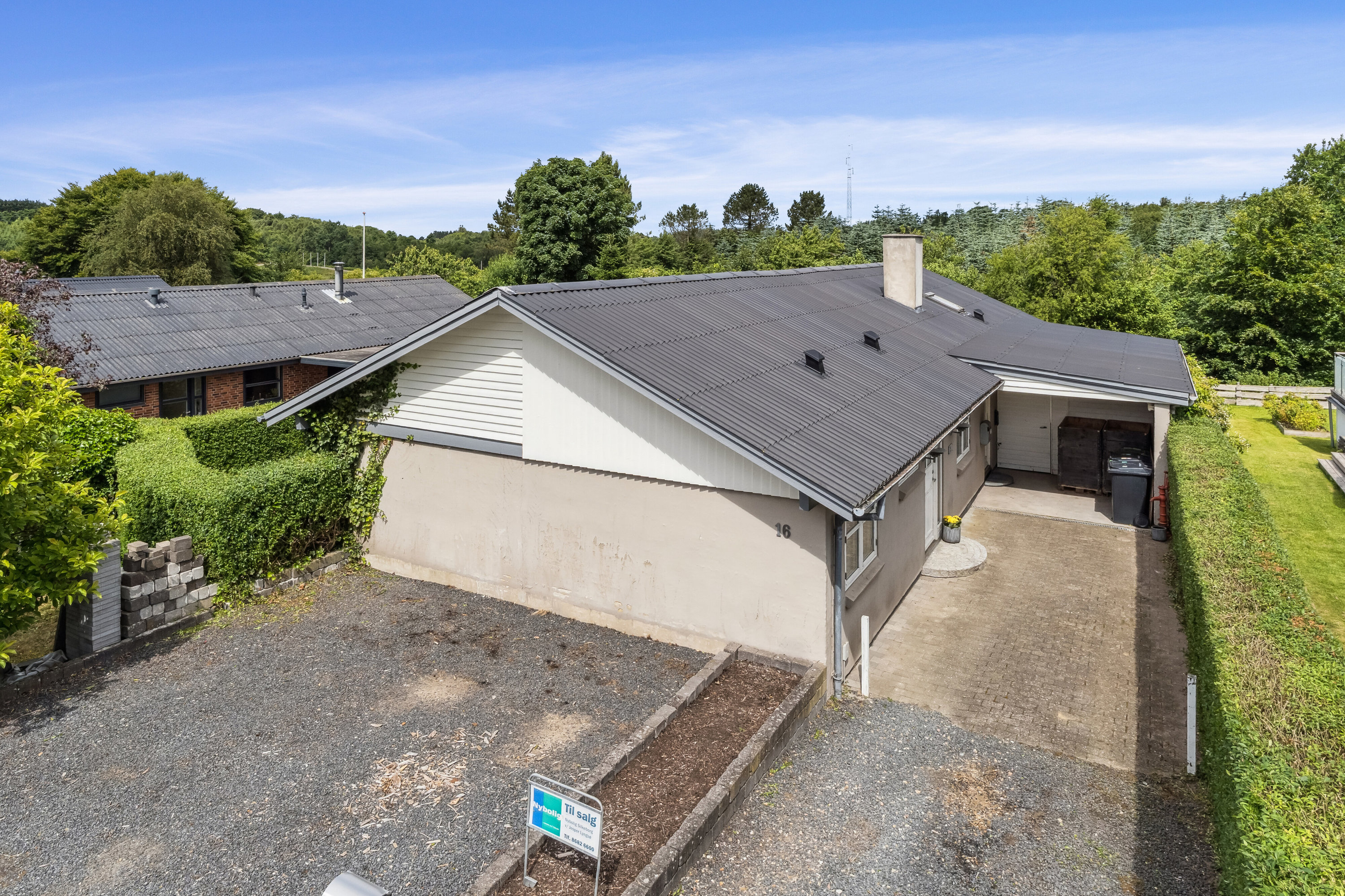 Fremhævet set fra vejen billede i fuldskærmstilstand. Billede af Rugvænget 16, 8653 Them