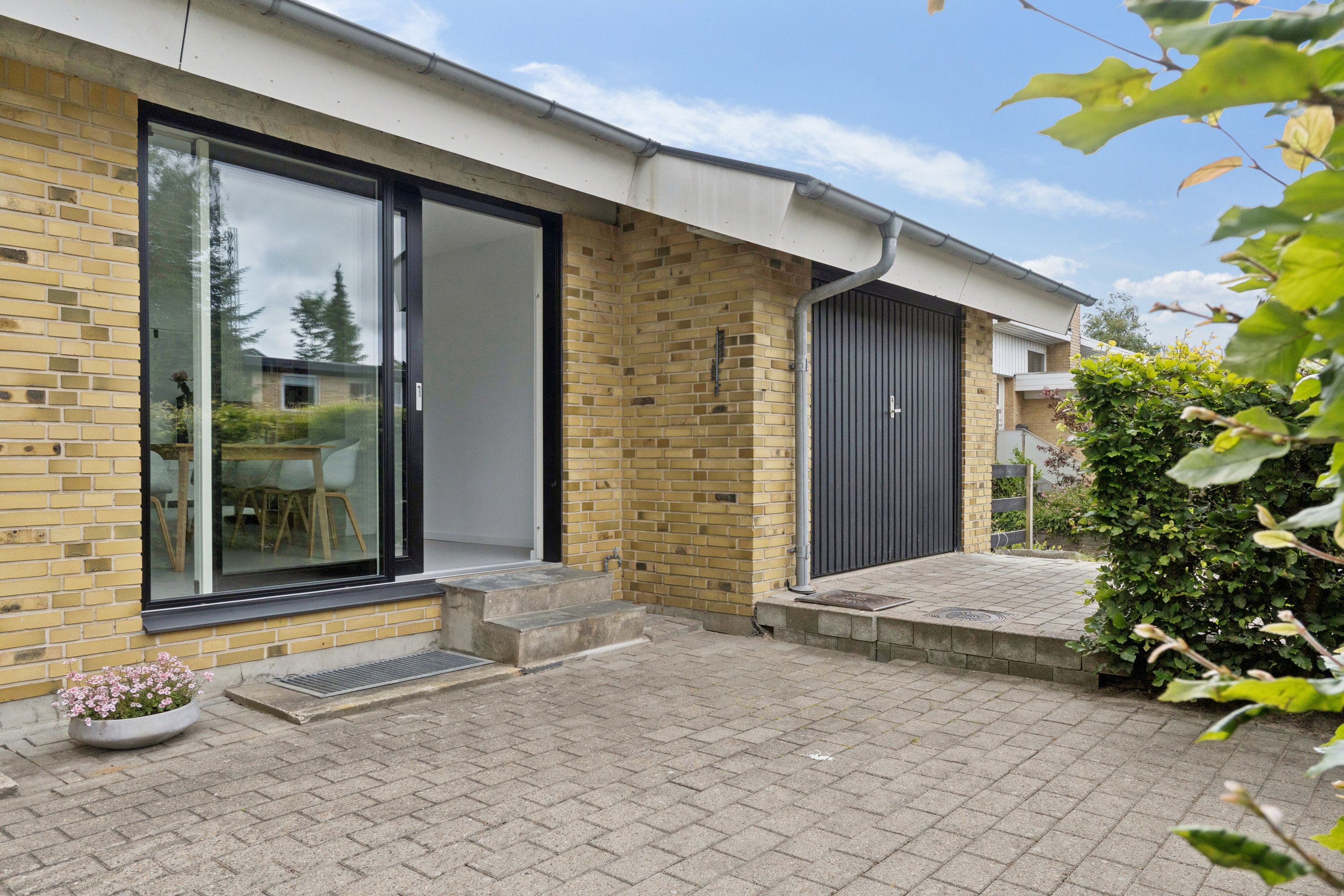 Fremhævet udendørs billede i fuldskærmstilstand. Billede af Søndervang 31, 9800 Hjørring