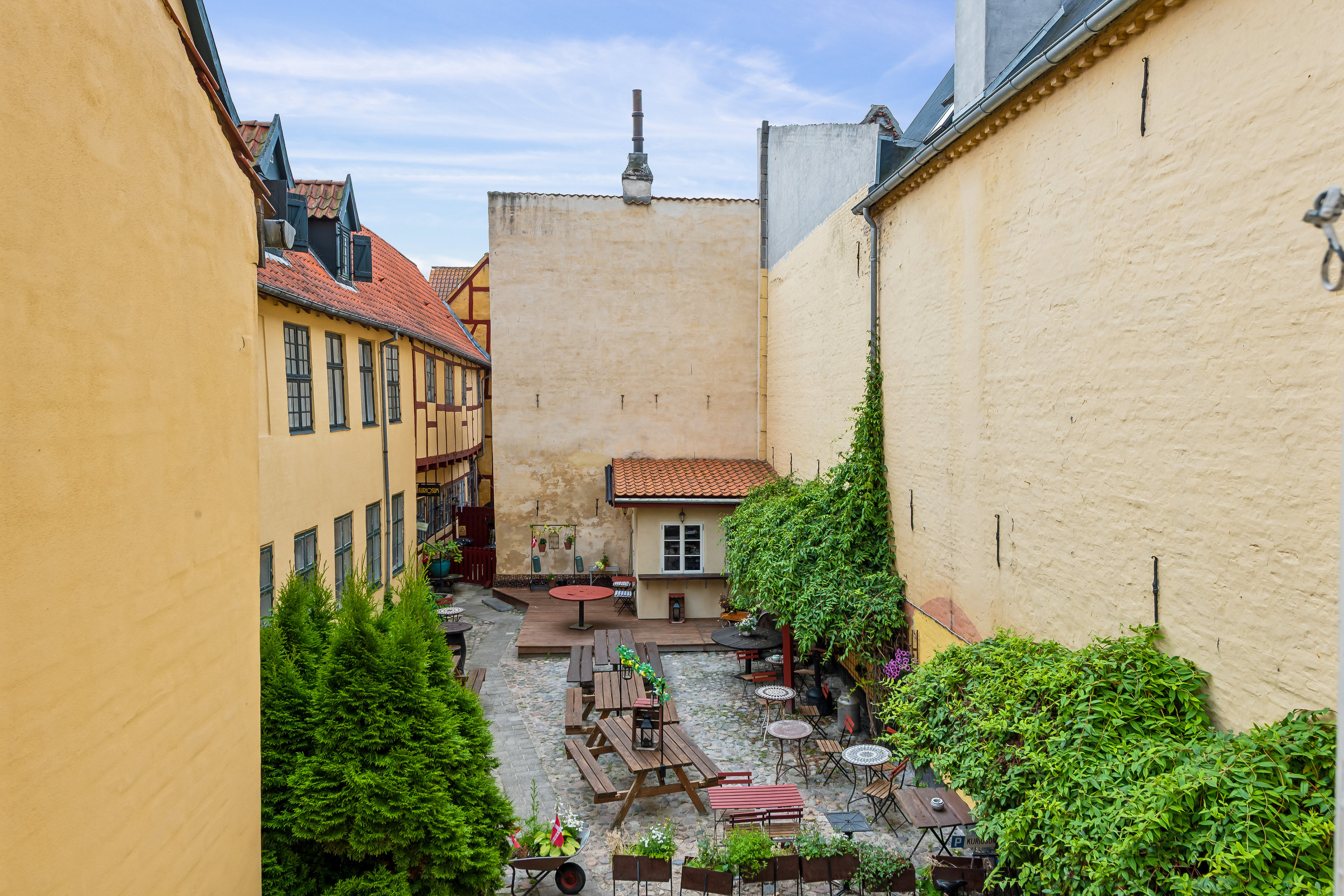 Fremhævet udsigt over gården billede i fuldskærmstilstand. Billede af Stengade 48D, 1., 3000 Helsingør