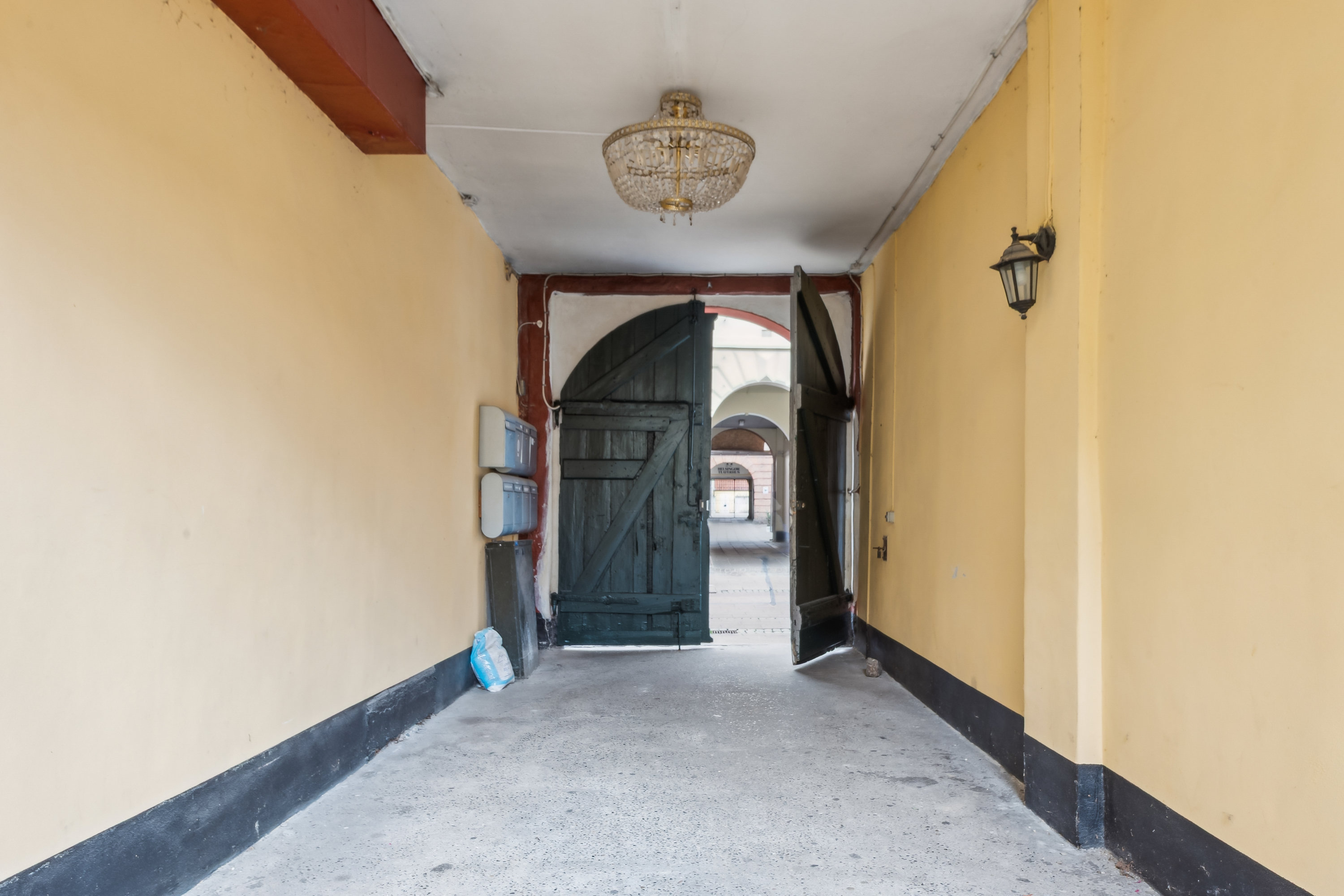 Fremhævet indgangsport billede i fuldskærmstilstand. Billede af Stengade 48D, 1., 3000 Helsingør