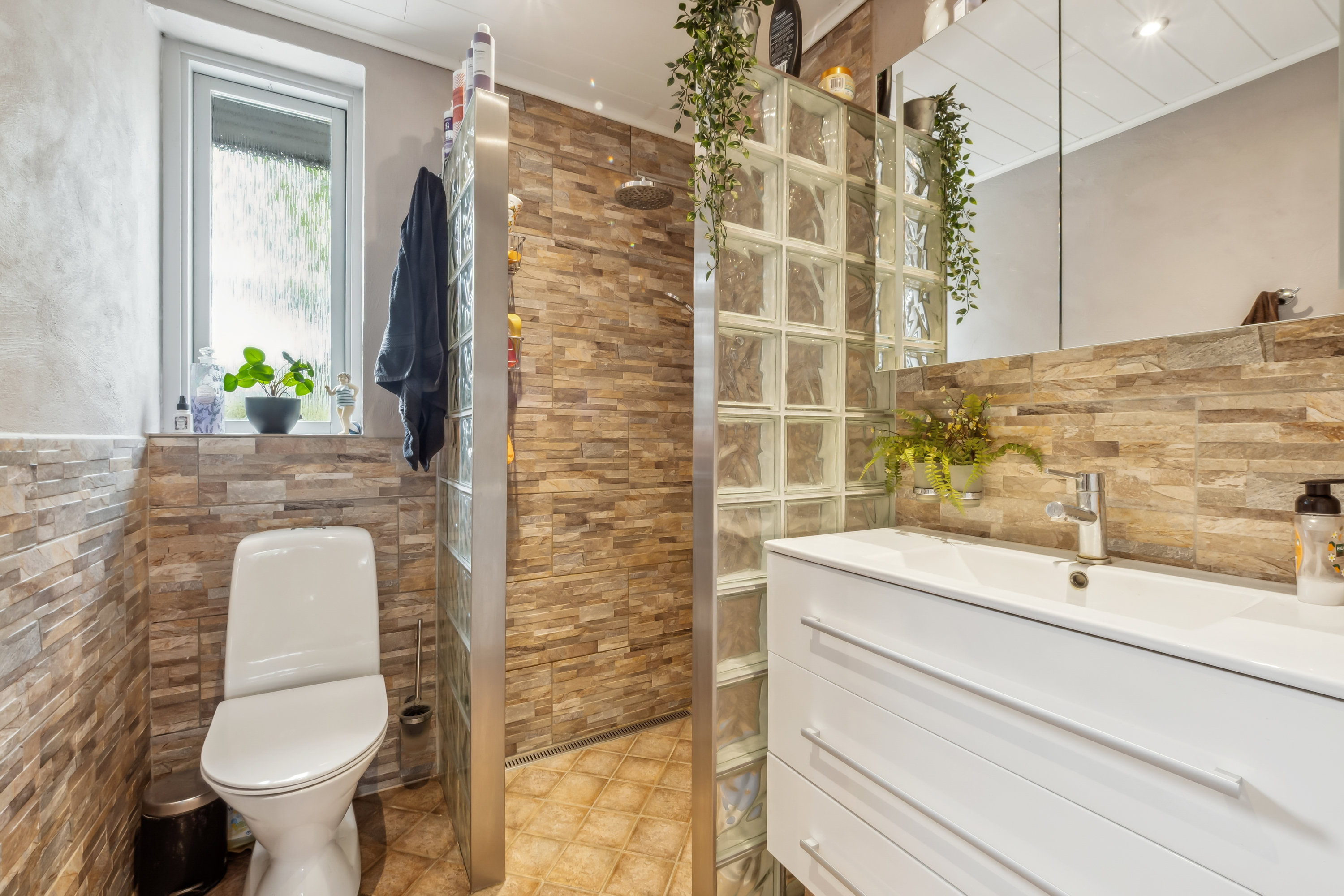 Fremhævet badeværelse billede i fuldskærmstilstand. Billede af Toustrupvej 31, Durup, 7870 Roslev