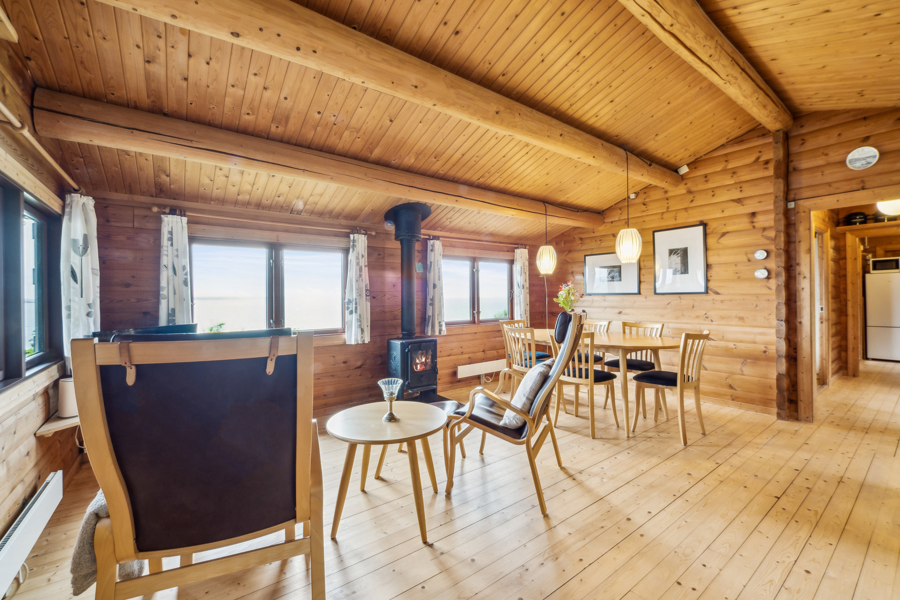 Fremhævet stue billede i fuldskærmstilstand. Billede af Grynderup Strand 28, Grynderup, 7870 Roslev