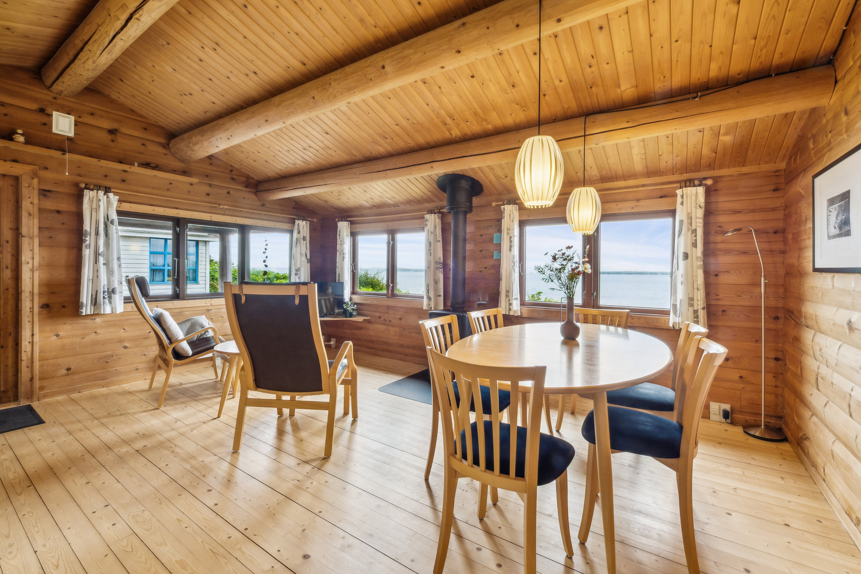 Fremhævet stue billede i fuldskærmstilstand. Billede af Grynderup Strand 28, Grynderup, 7870 Roslev