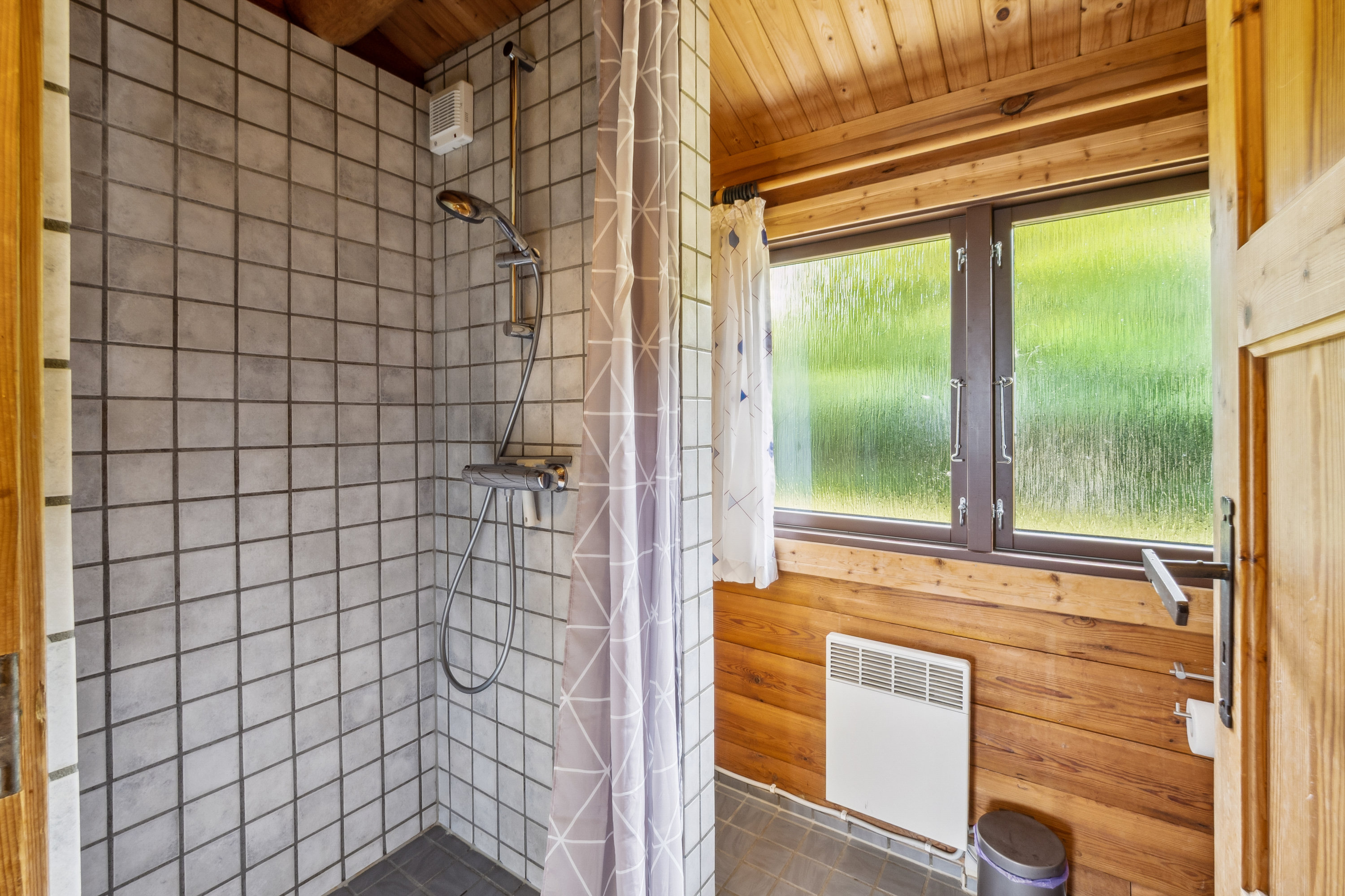 Fremhævet badeværelse billede i fuldskærmstilstand. Billede af Grynderup Strand 28, Grynderup, 7870 Roslev