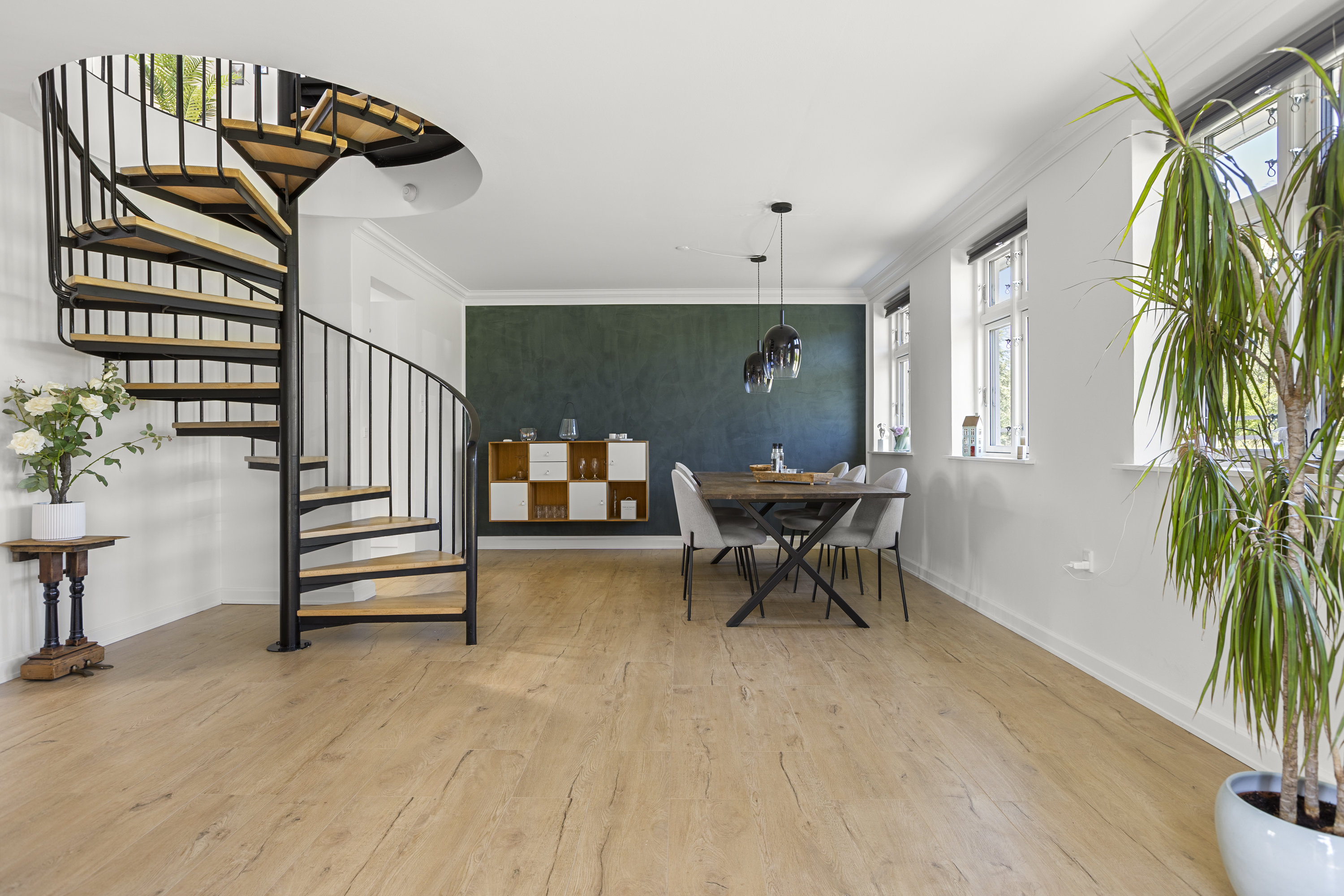 Fremhævet stue billede i fuldskærmstilstand. Billede af Veddevej 3C, 4190 Munke Bjergby