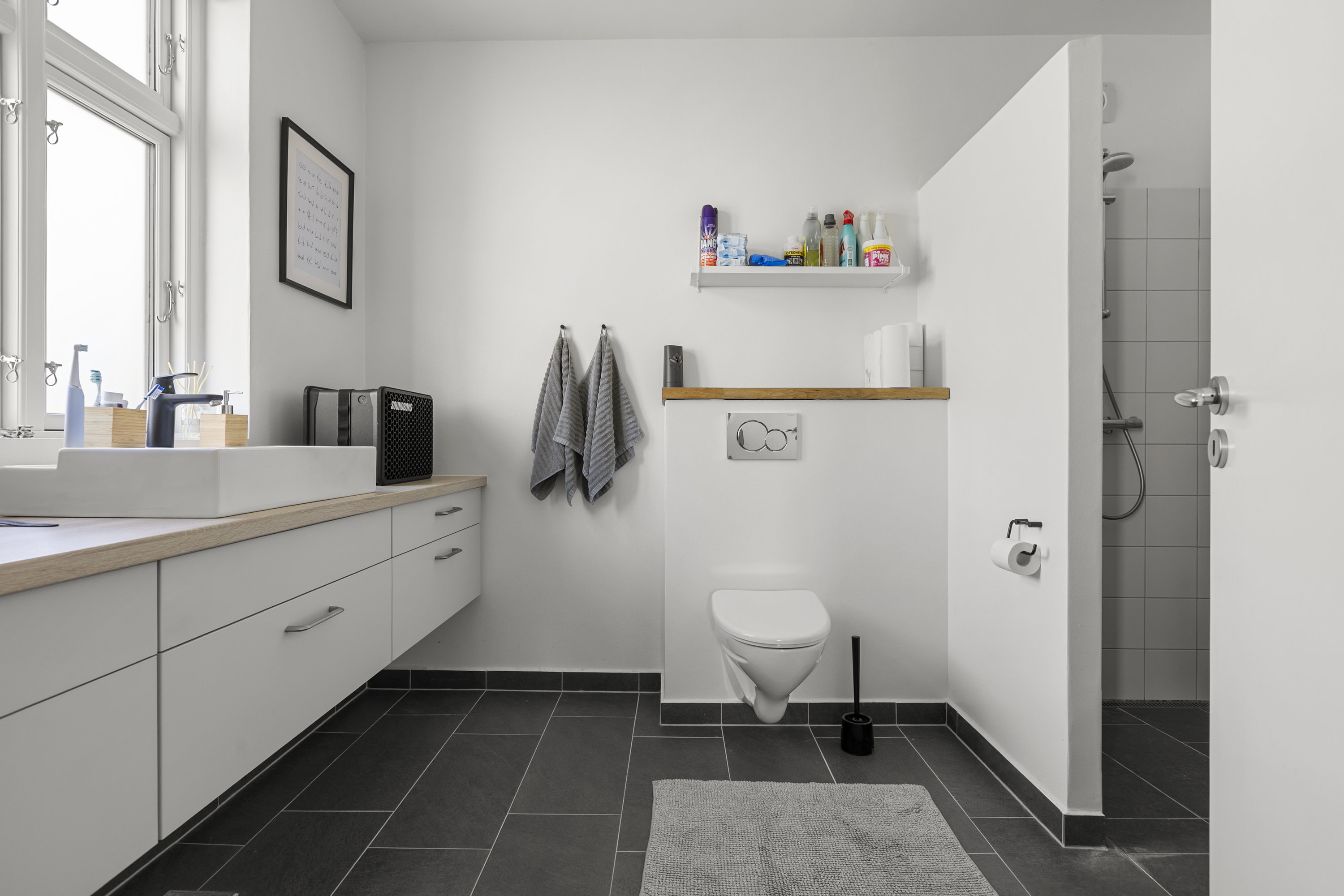 Fremhævet badeværelse billede i fuldskærmstilstand. Billede af Veddevej 3C, 4190 Munke Bjergby