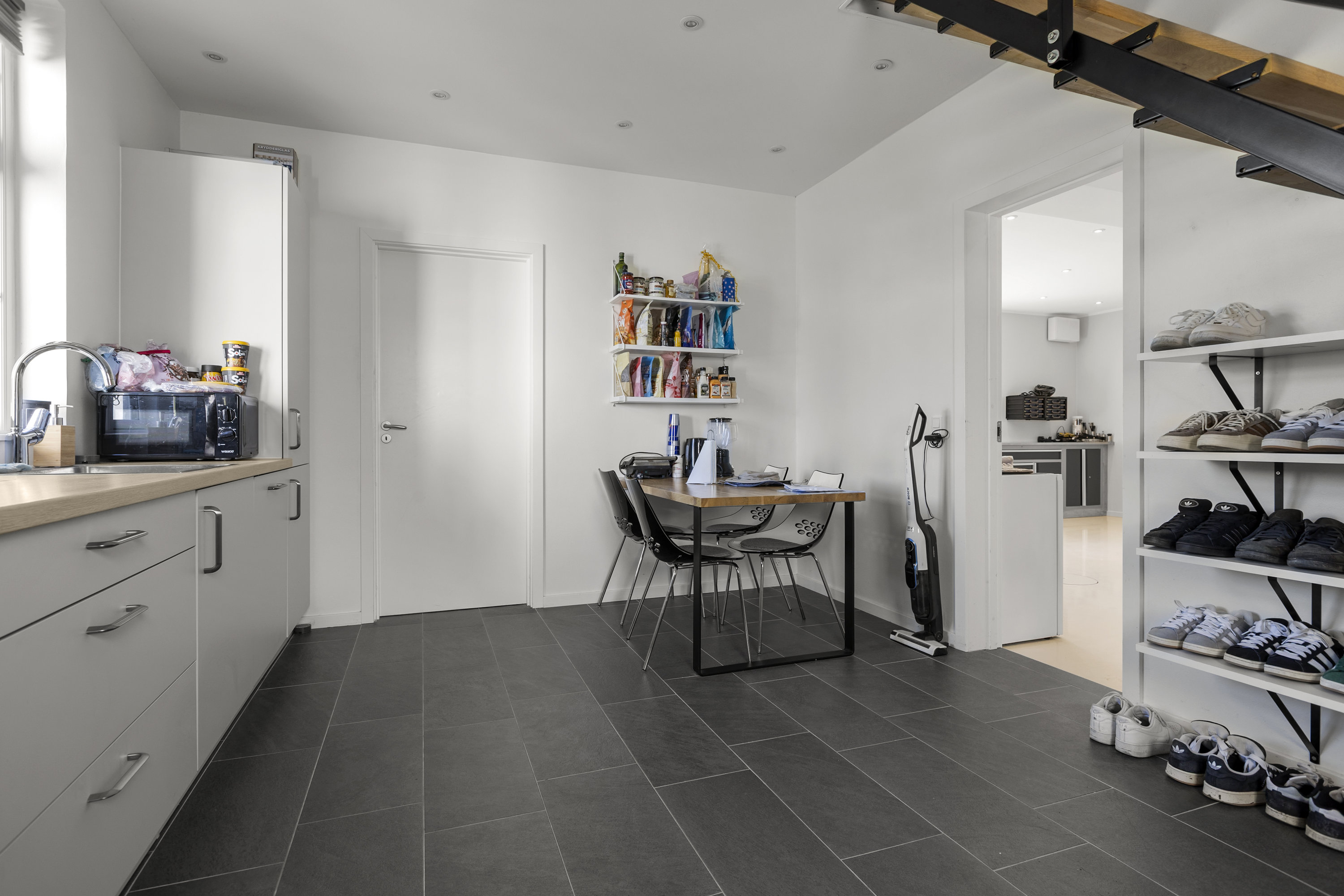 Fremhævet thekøkken billede i fuldskærmstilstand. Billede af Veddevej 3C, 4190 Munke Bjergby