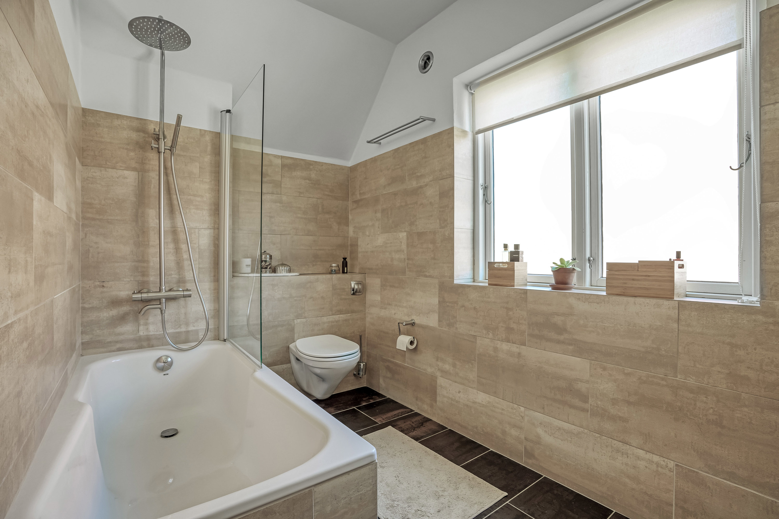 Fremhævet badeværelse billede i fuldskærmstilstand. Billede af Chr. Winthers Vej 18, 5230 Odense M