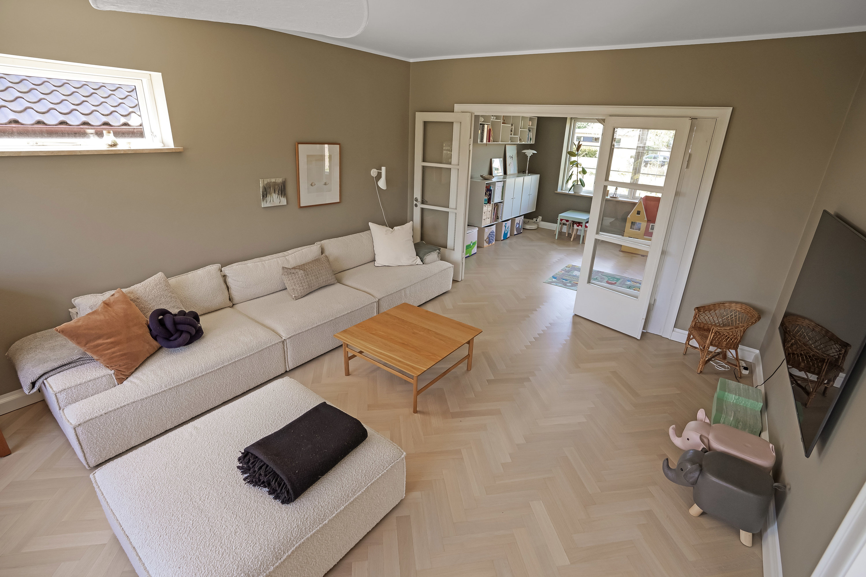 Fremhævet stue billede i fuldskærmstilstand. Billede af Chr. Winthers Vej 18, 5230 Odense M