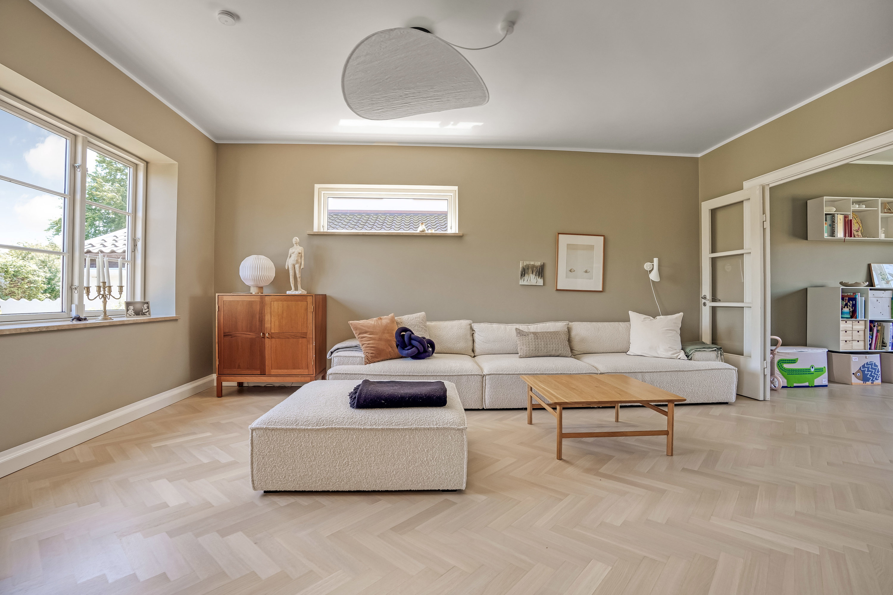 Fremhævet stue billede i fuldskærmstilstand. Billede af Chr. Winthers Vej 18, 5230 Odense M