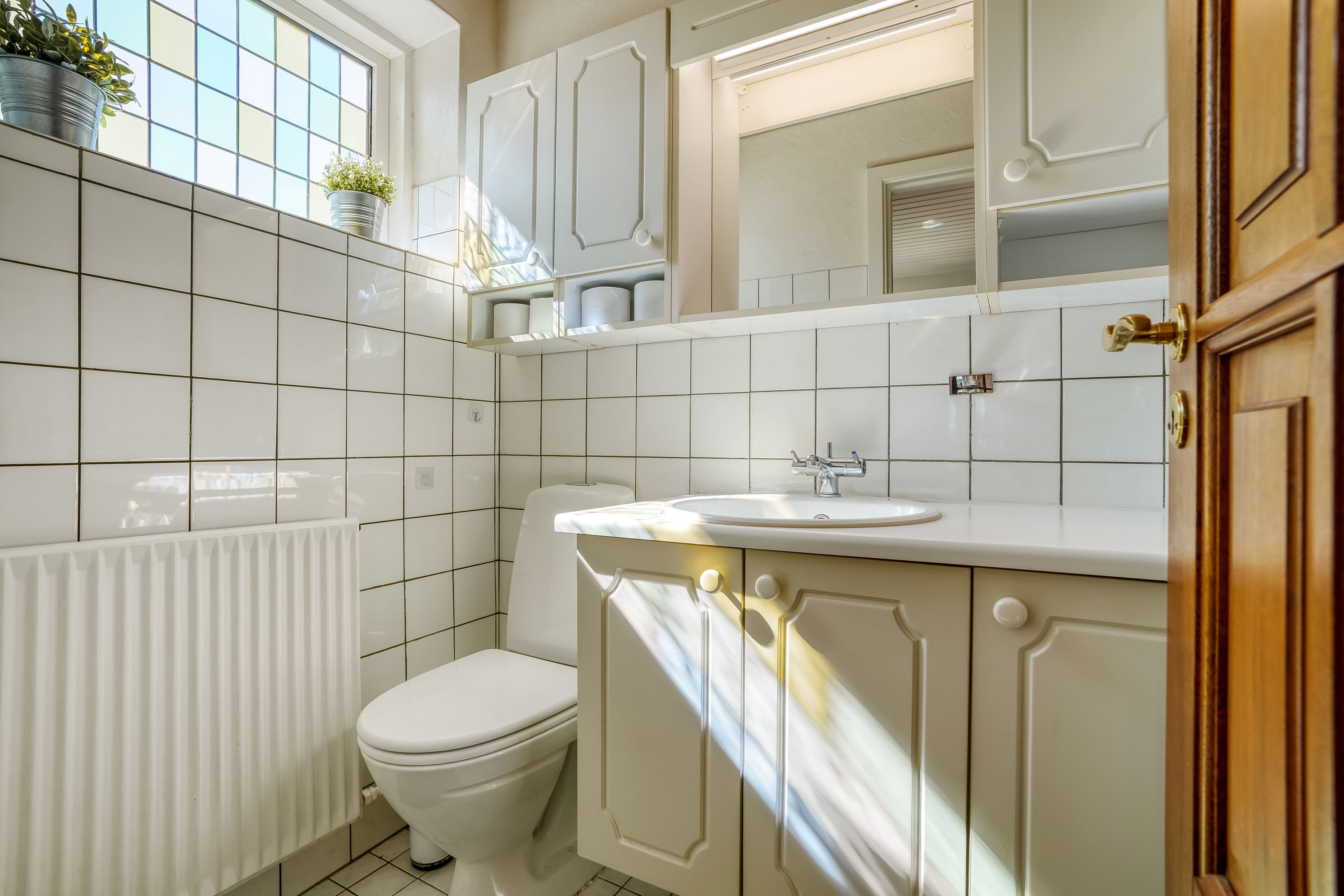 Fremhævet toilet billede i fuldskærmstilstand. Billede af Hovedgaden 39B, + A., Nim, 8740 Brædstrup