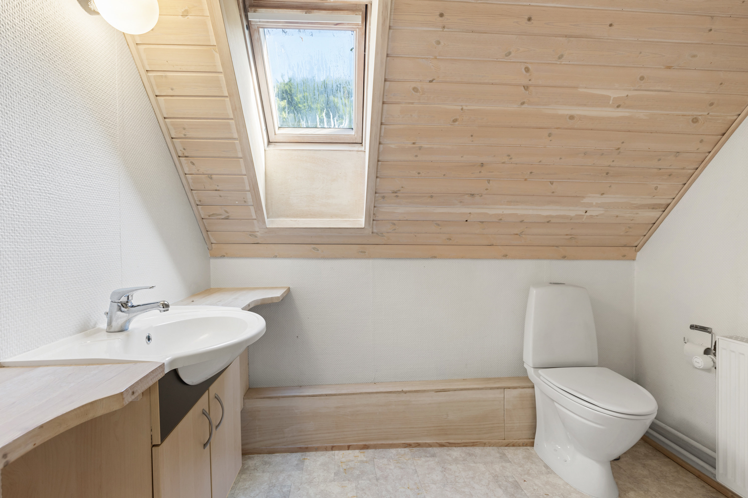 Fremhævet toilet billede i fuldskærmstilstand. Billede af Golfvejen 62, 9700 Brønderslev