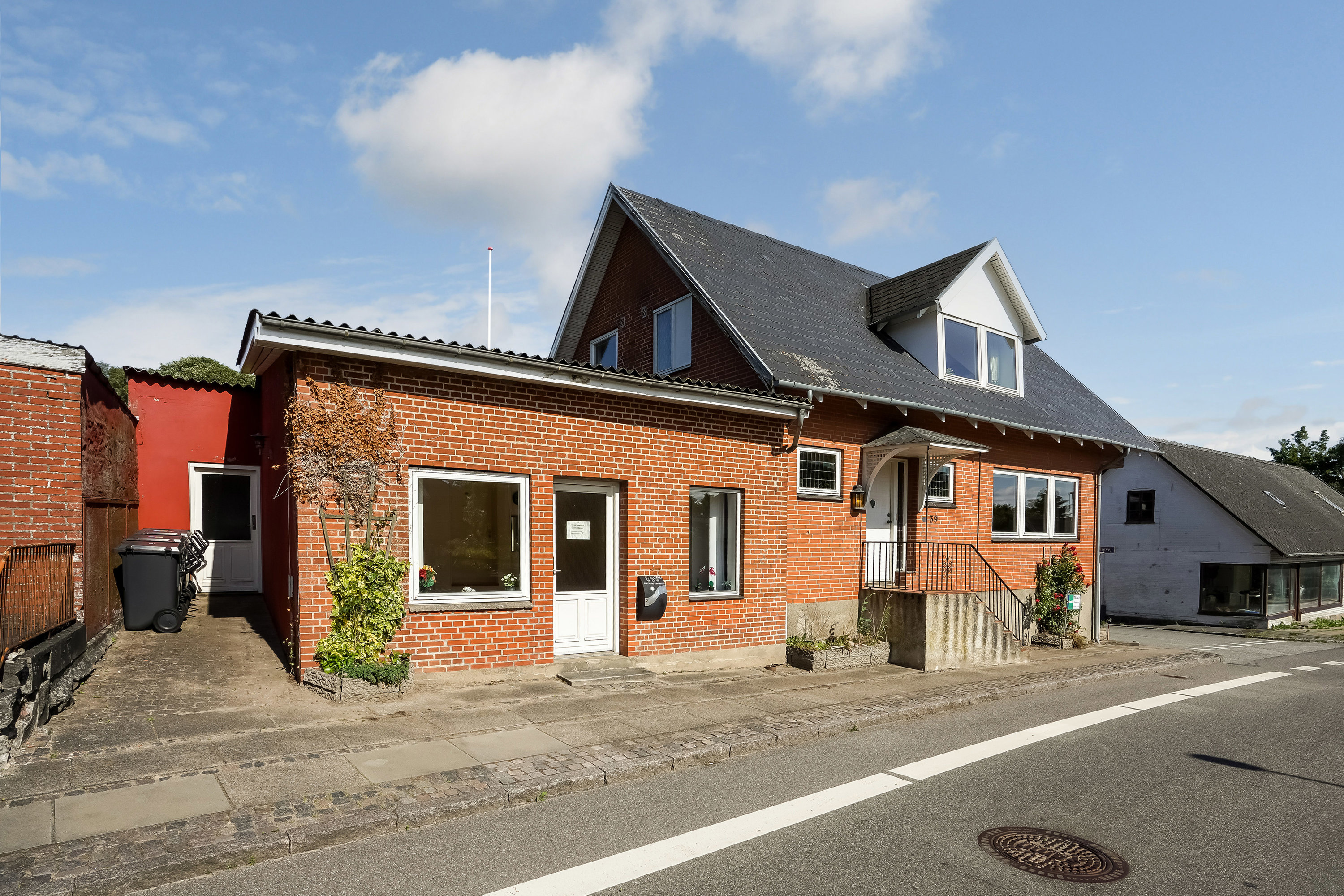 Fremhævet ejendommen billede i fuldskærmstilstand. Billede af Hovedgaden 39B, + A., Nim, 8740 Brædstrup