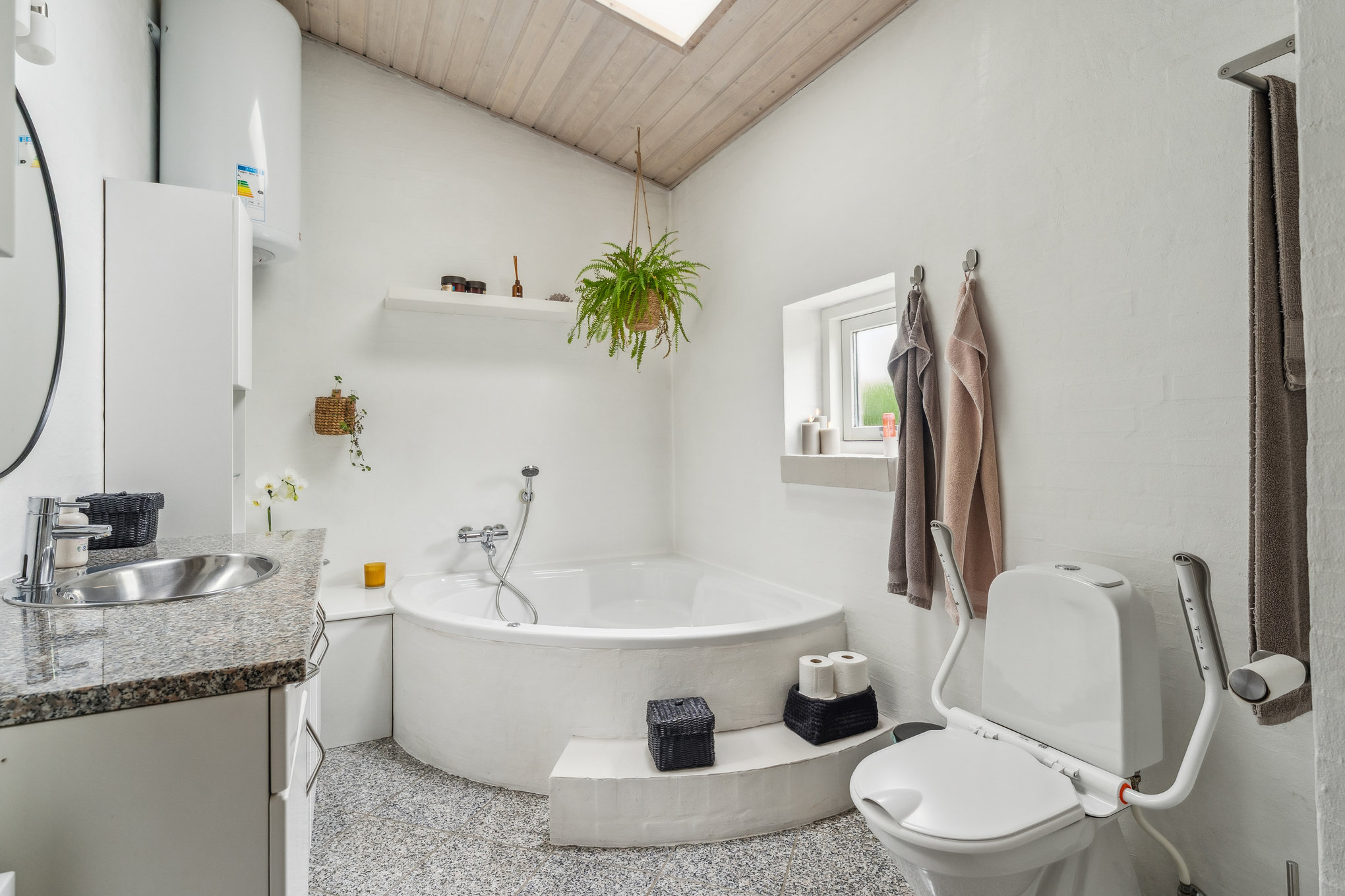 Fremhævet badeværelse billede i fuldskærmstilstand. Billede af Niels Bohrs Vej 5, 8920 Randers NV