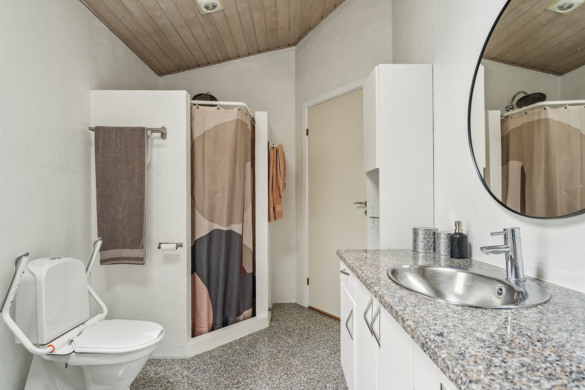 Fremhævet badeværelse billede i fuldskærmstilstand. Billede af Niels Bohrs Vej 5, 8920 Randers NV