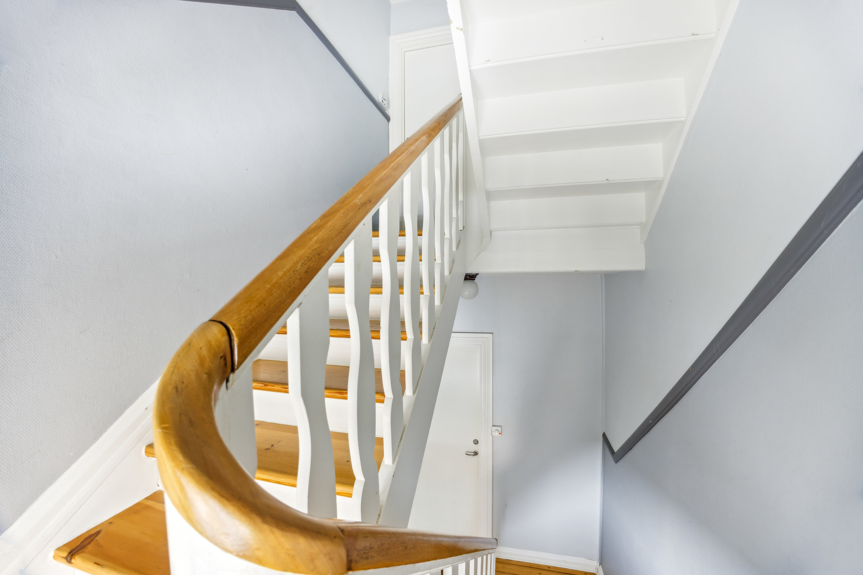 Fremhævet trappe billede i fuldskærmstilstand. Billede af Galstersgade 15, 9400 Nørresundby