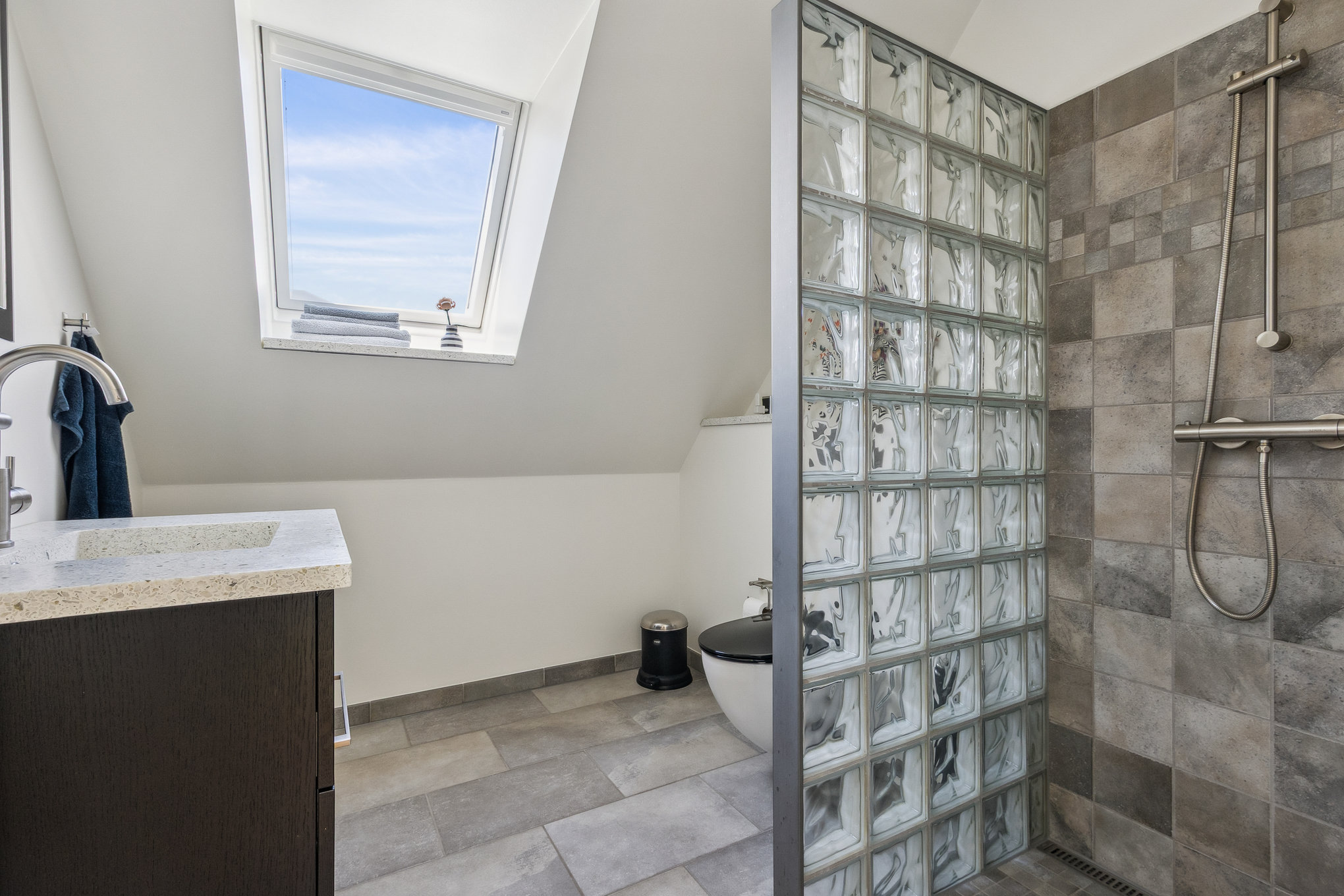 Fremhævet badeværelse billede i fuldskærmstilstand. Billede af Tjørnelundsvej 18, Lem, 8930 Randers NØ