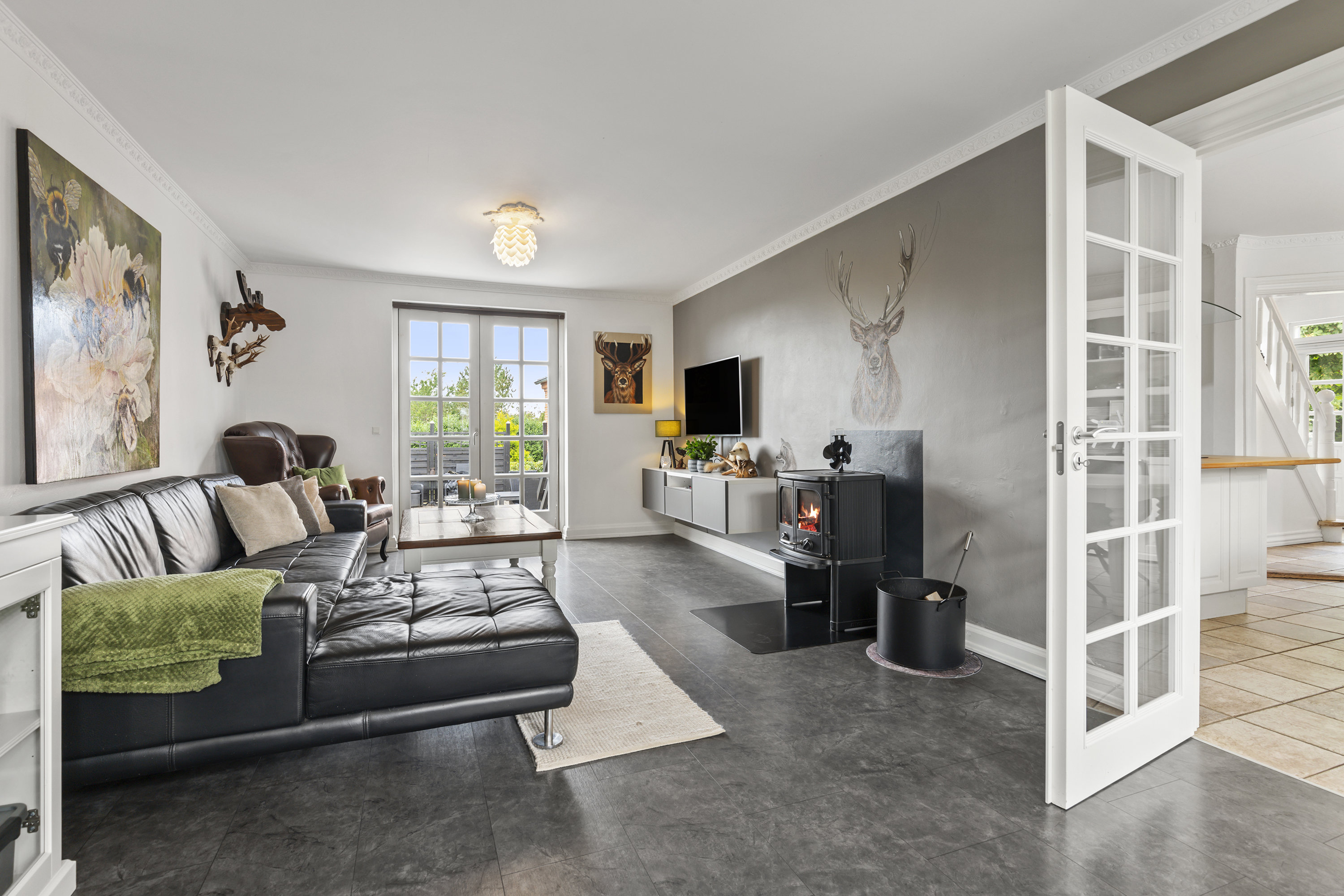 Fremhævet stue billede i fuldskærmstilstand. Billede af Kirkevangen 71, Østerbølle, 9620 Aalestrup