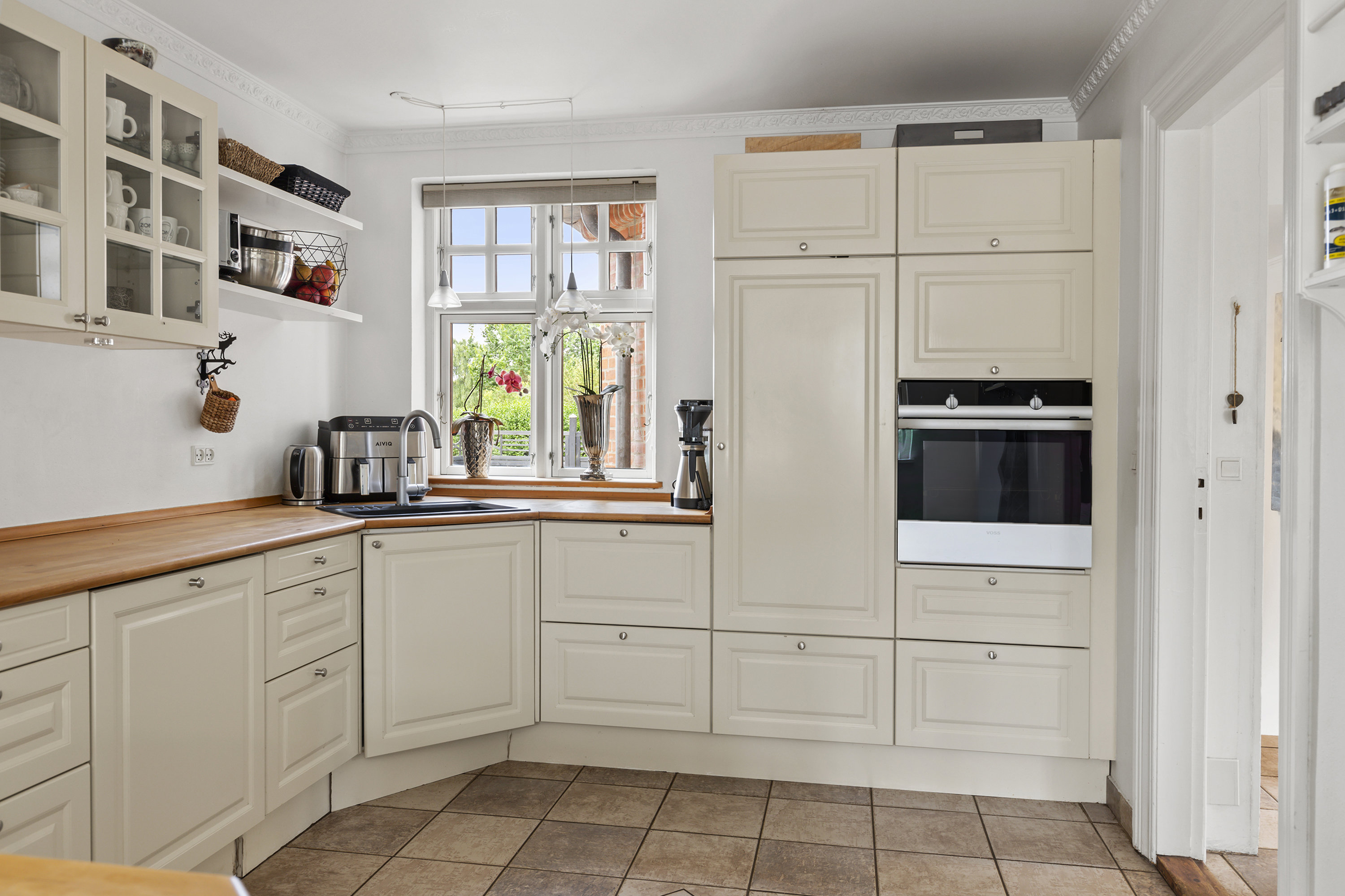 Fremhævet køkken billede i fuldskærmstilstand. Billede af Kirkevangen 71, Østerbølle, 9620 Aalestrup