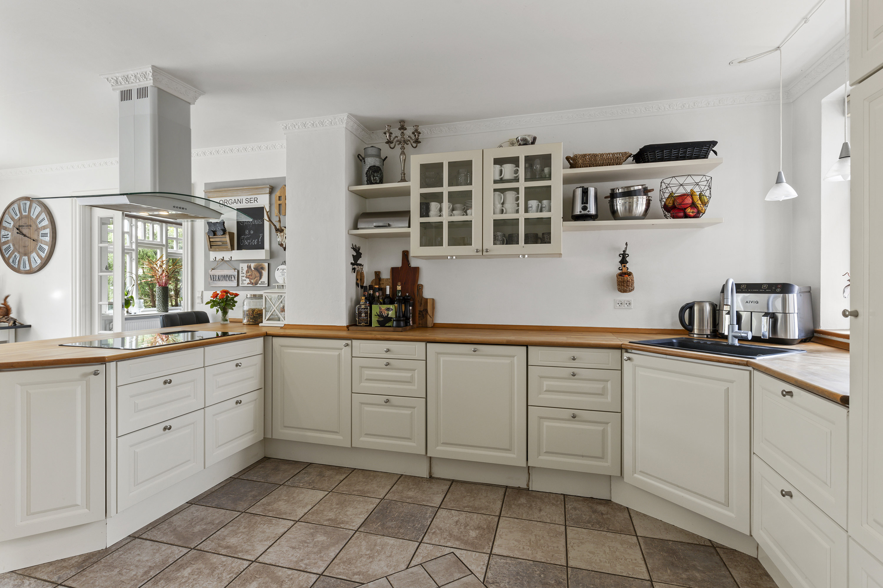 Fremhævet køkken billede i fuldskærmstilstand. Billede af Kirkevangen 71, Østerbølle, 9620 Aalestrup