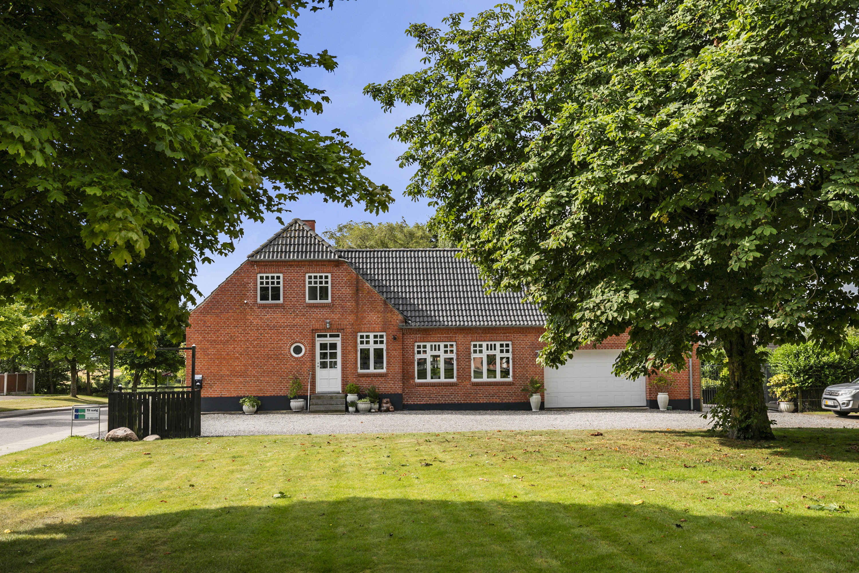Fremhævet facade billede i fuldskærmstilstand. Billede af Kirkevangen 71, Østerbølle, 9620 Aalestrup