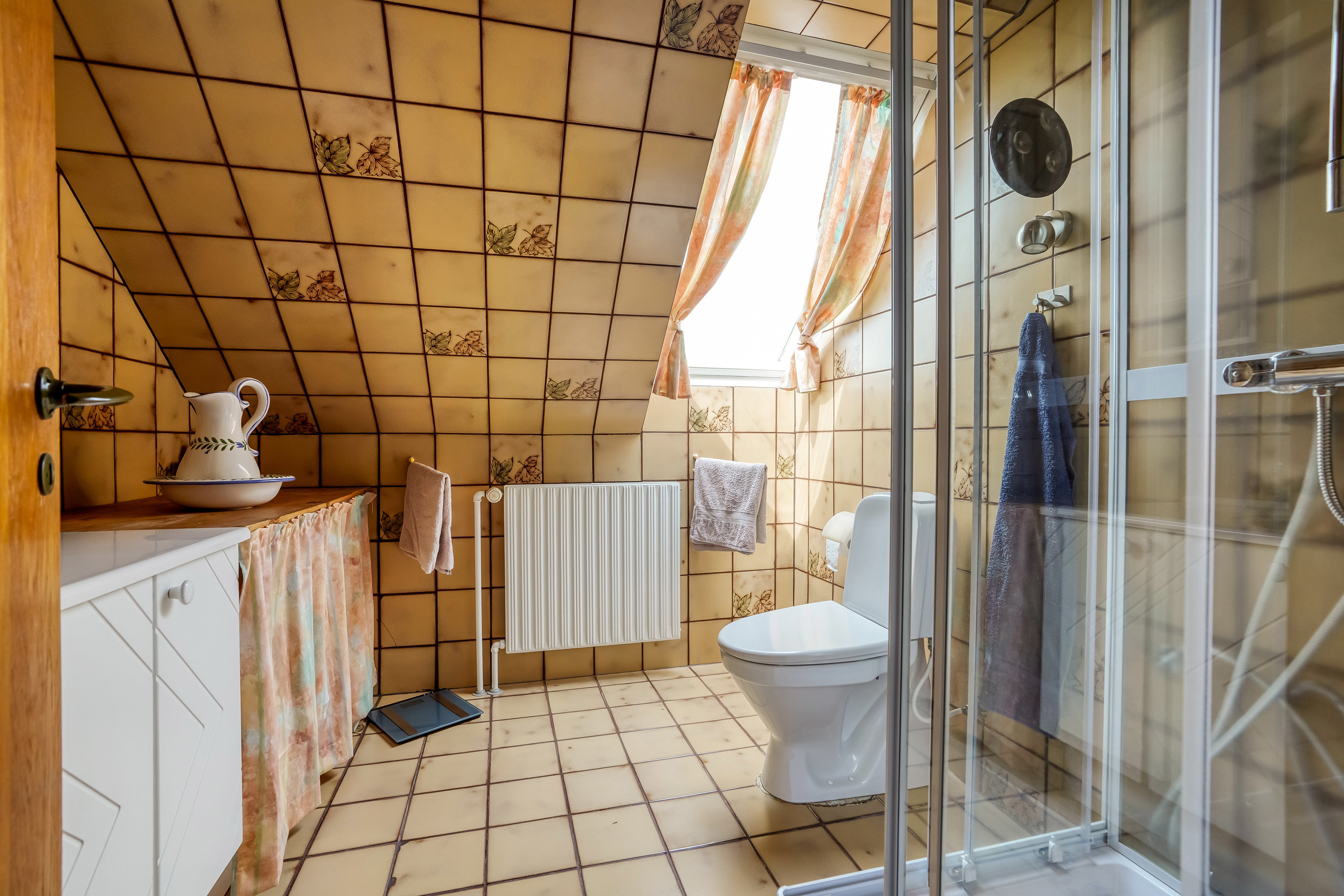 Fremhævet badeværelse billede i fuldskærmstilstand. Billede af Søtoften 11, 8740 Brædstrup